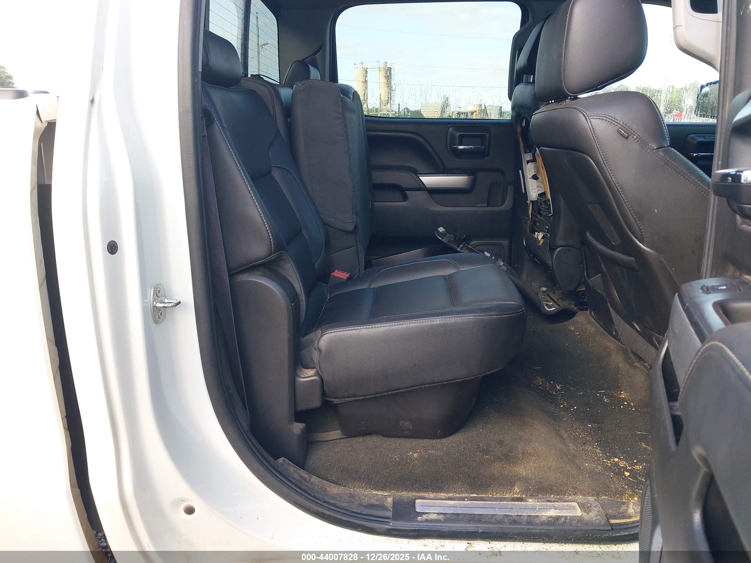 CHEVROLET SILVERADO image 8