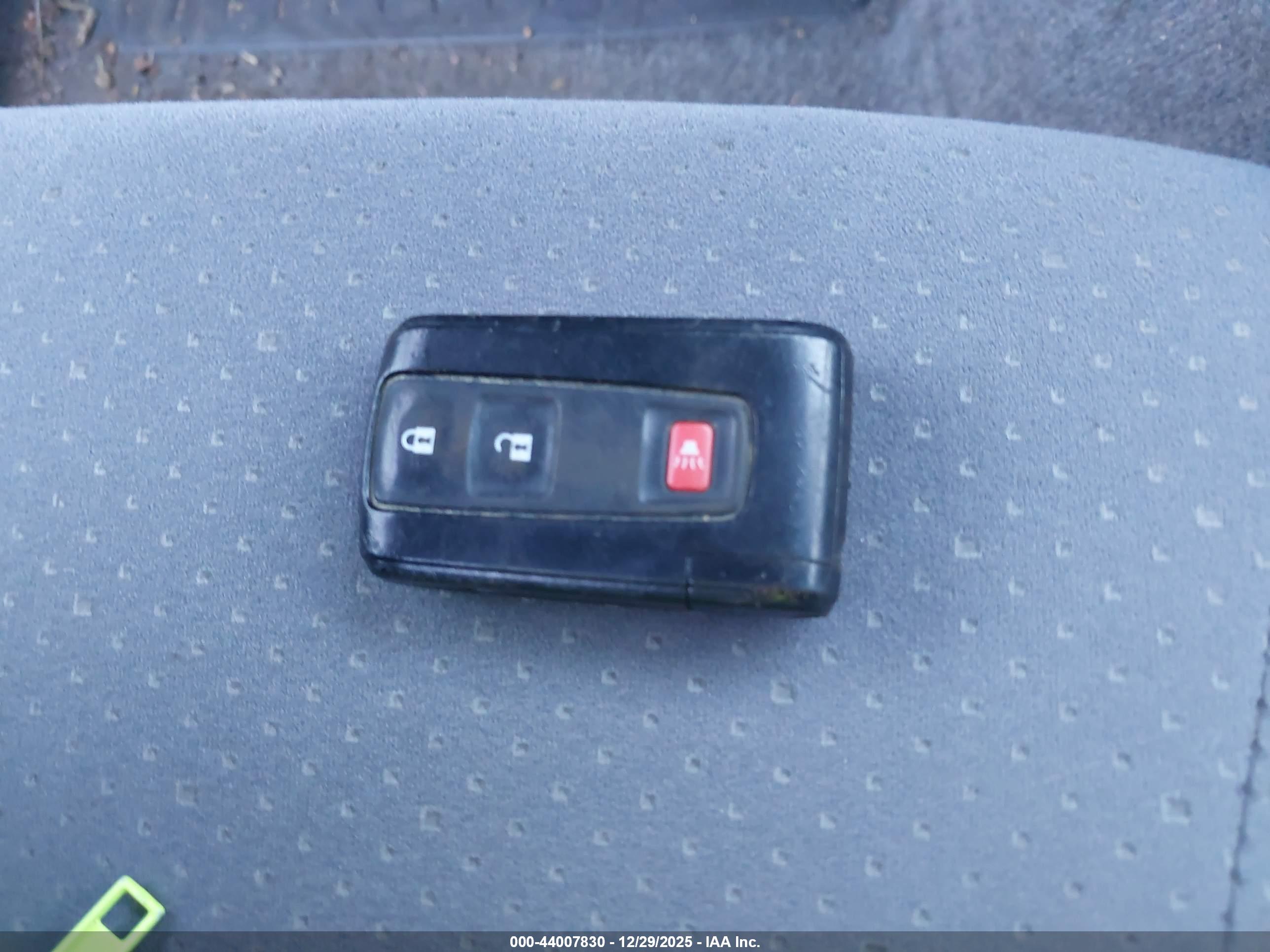TOYOTA PRIUS image 11