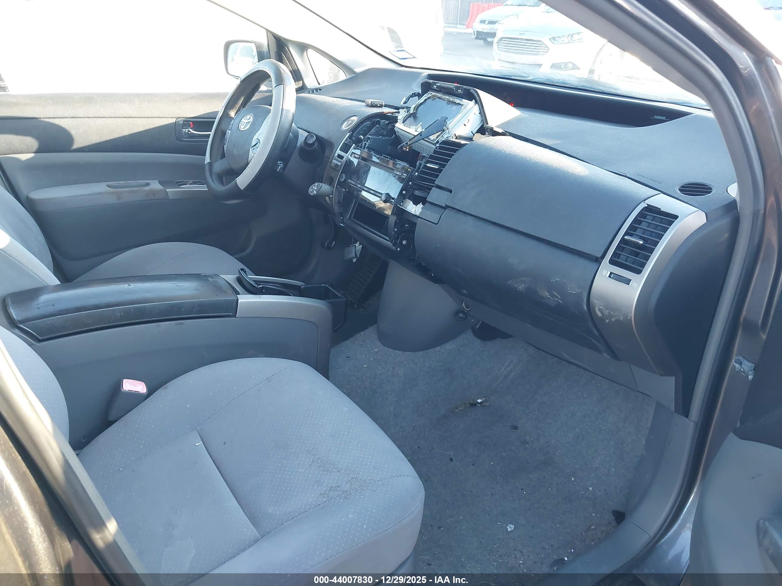 TOYOTA PRIUS image 5