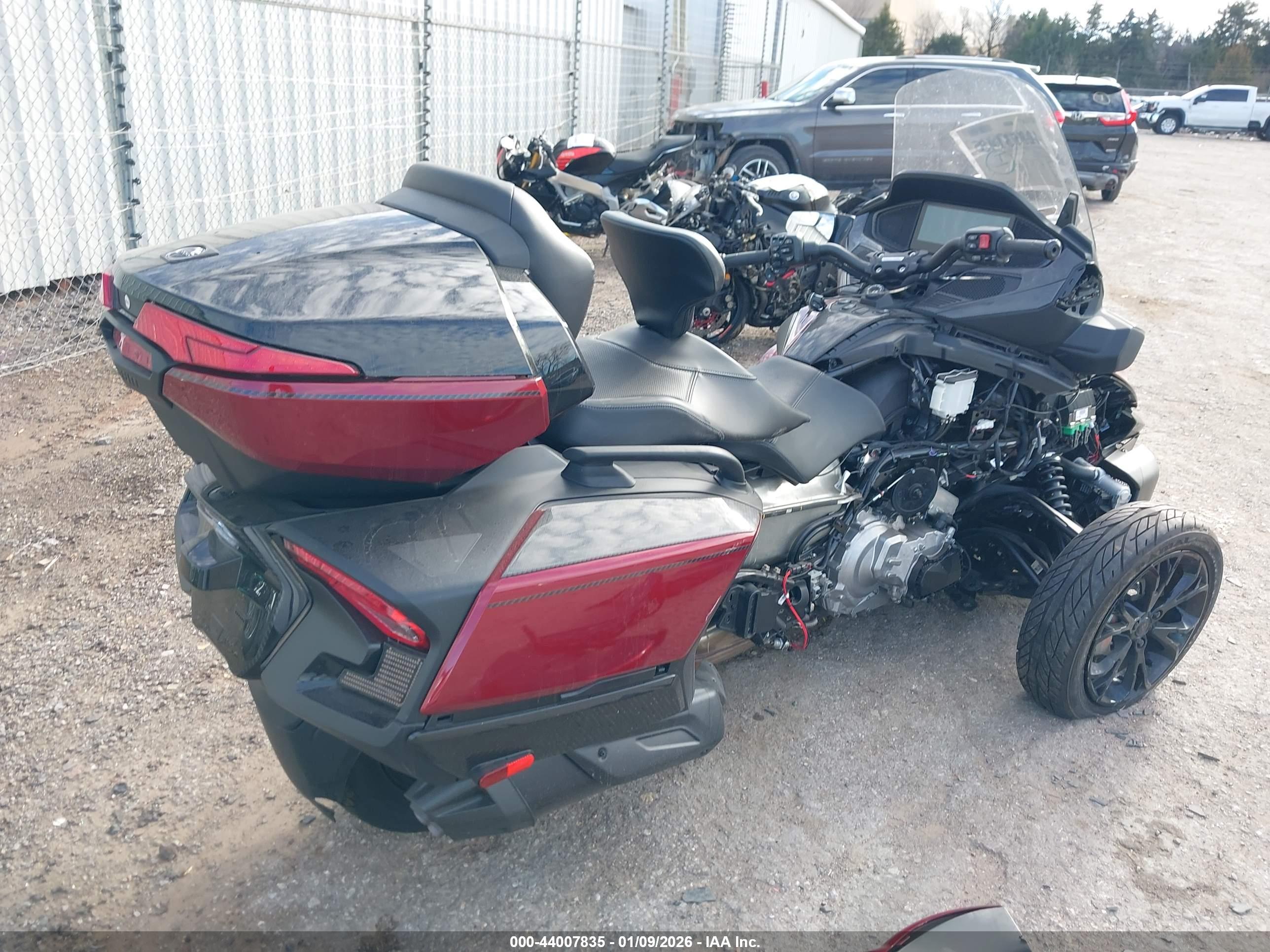 CAN-AM SPYDER image 4