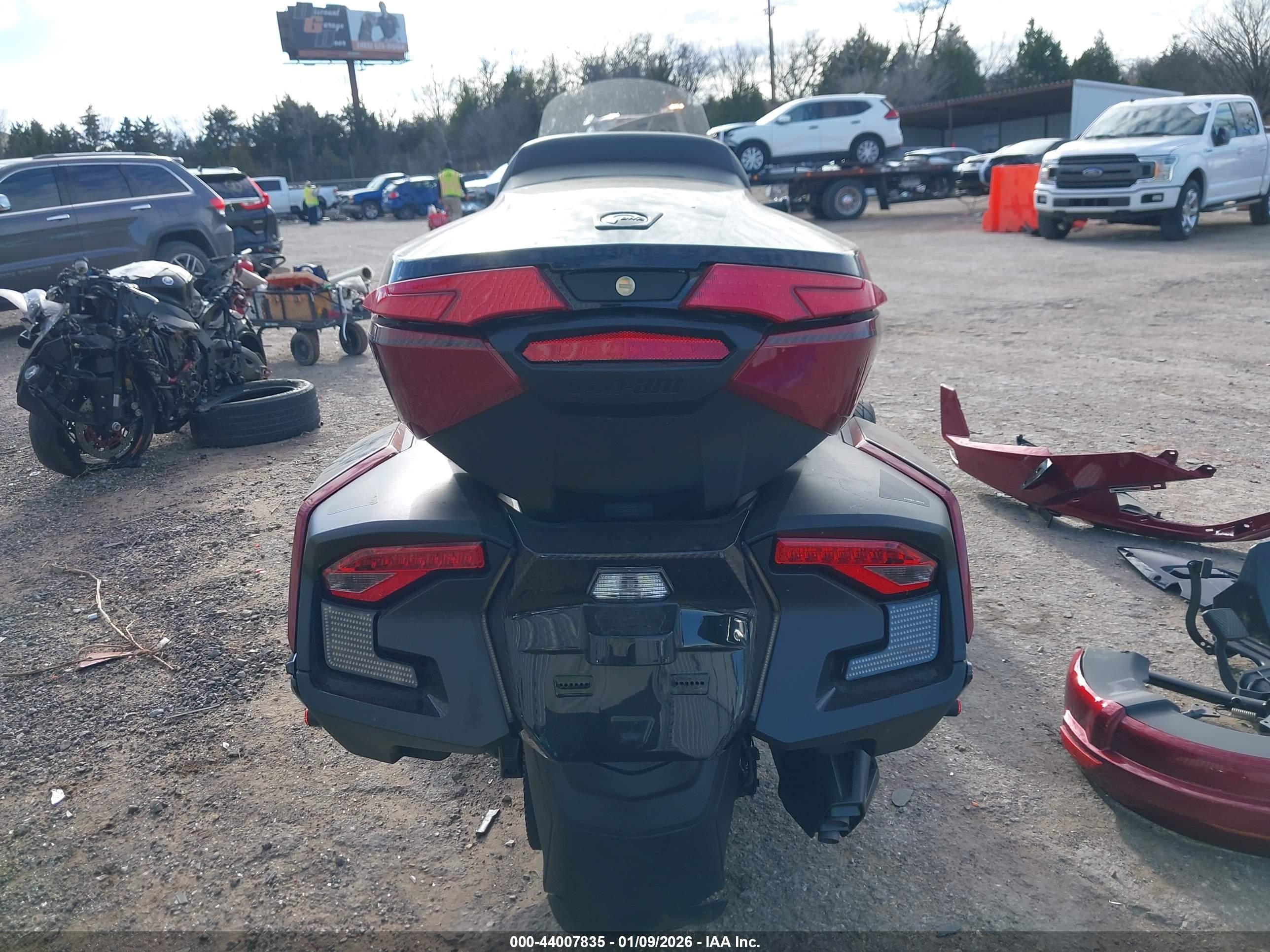 CAN-AM SPYDER image 6