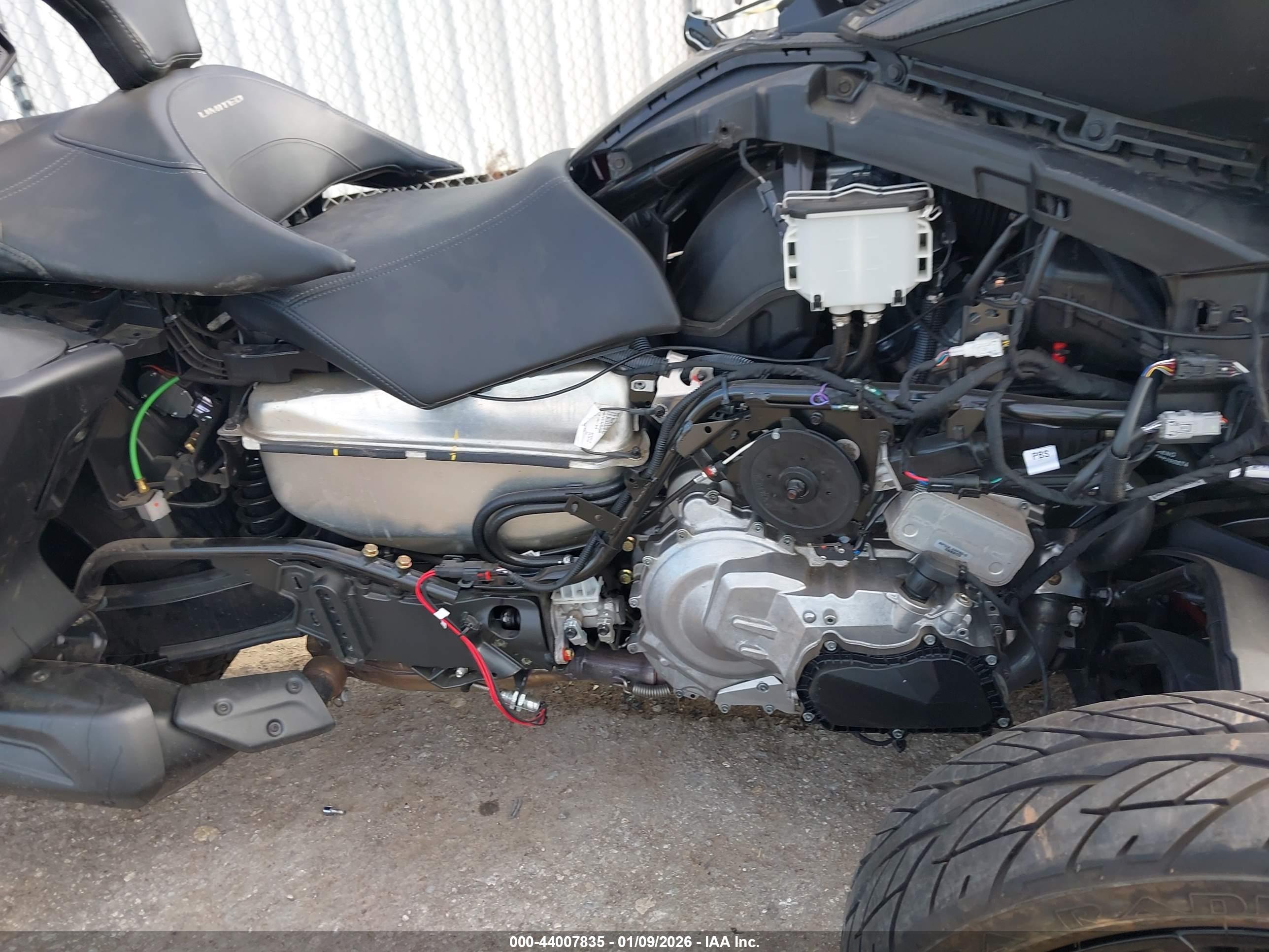 CAN-AM SPYDER image 8