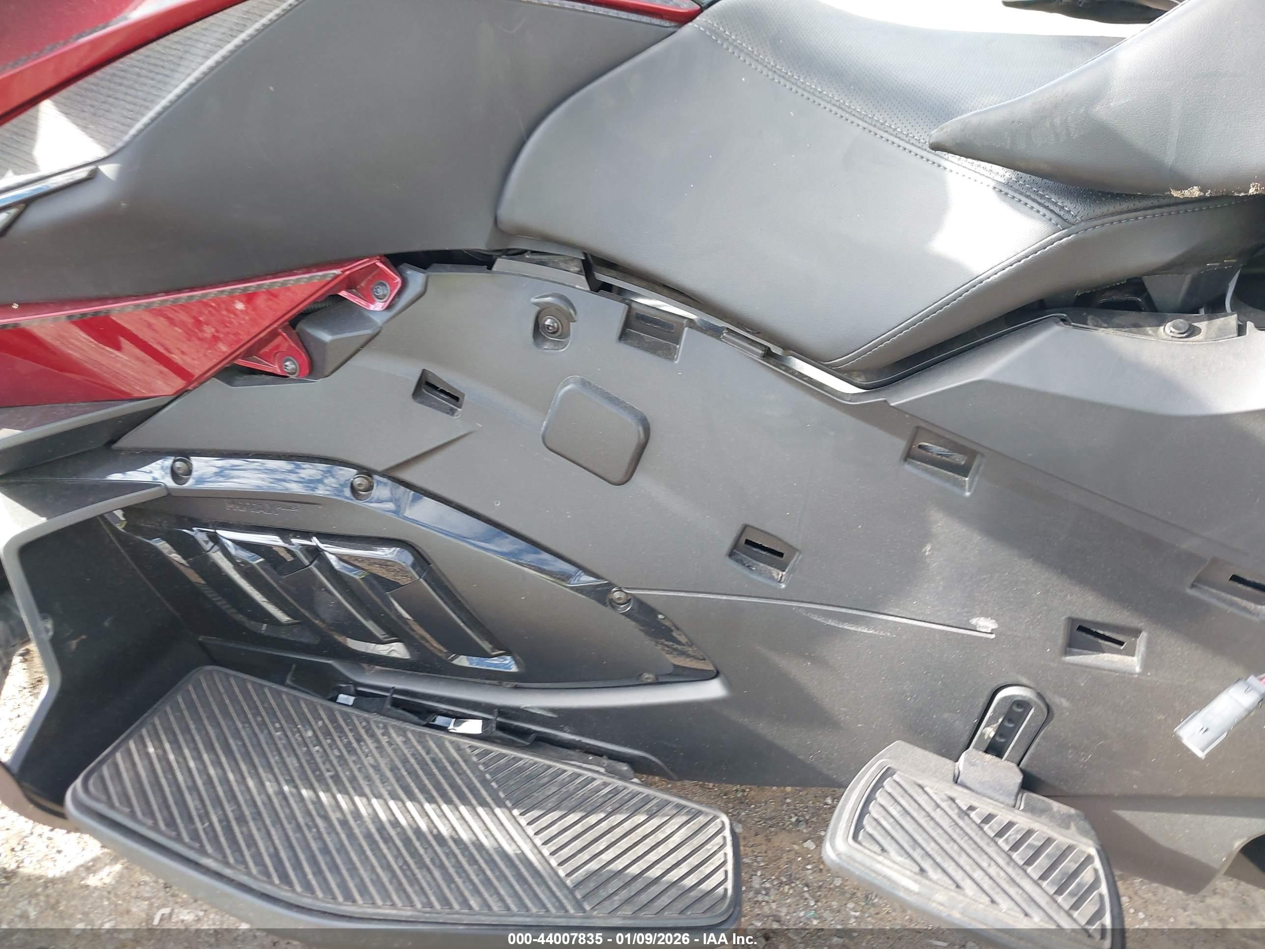 CAN-AM SPYDER image 9