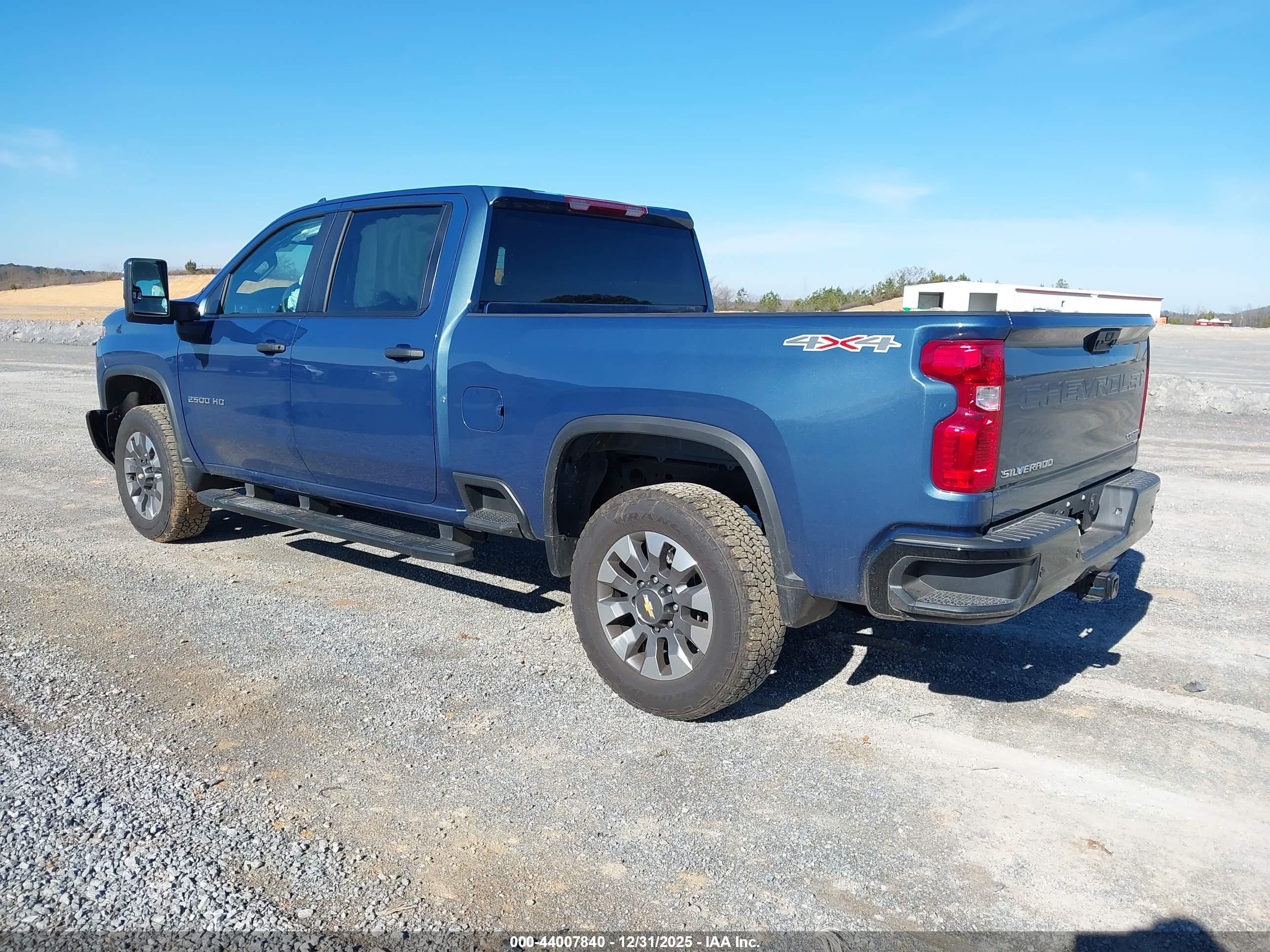 CHEVROLET SILVERADO image 3