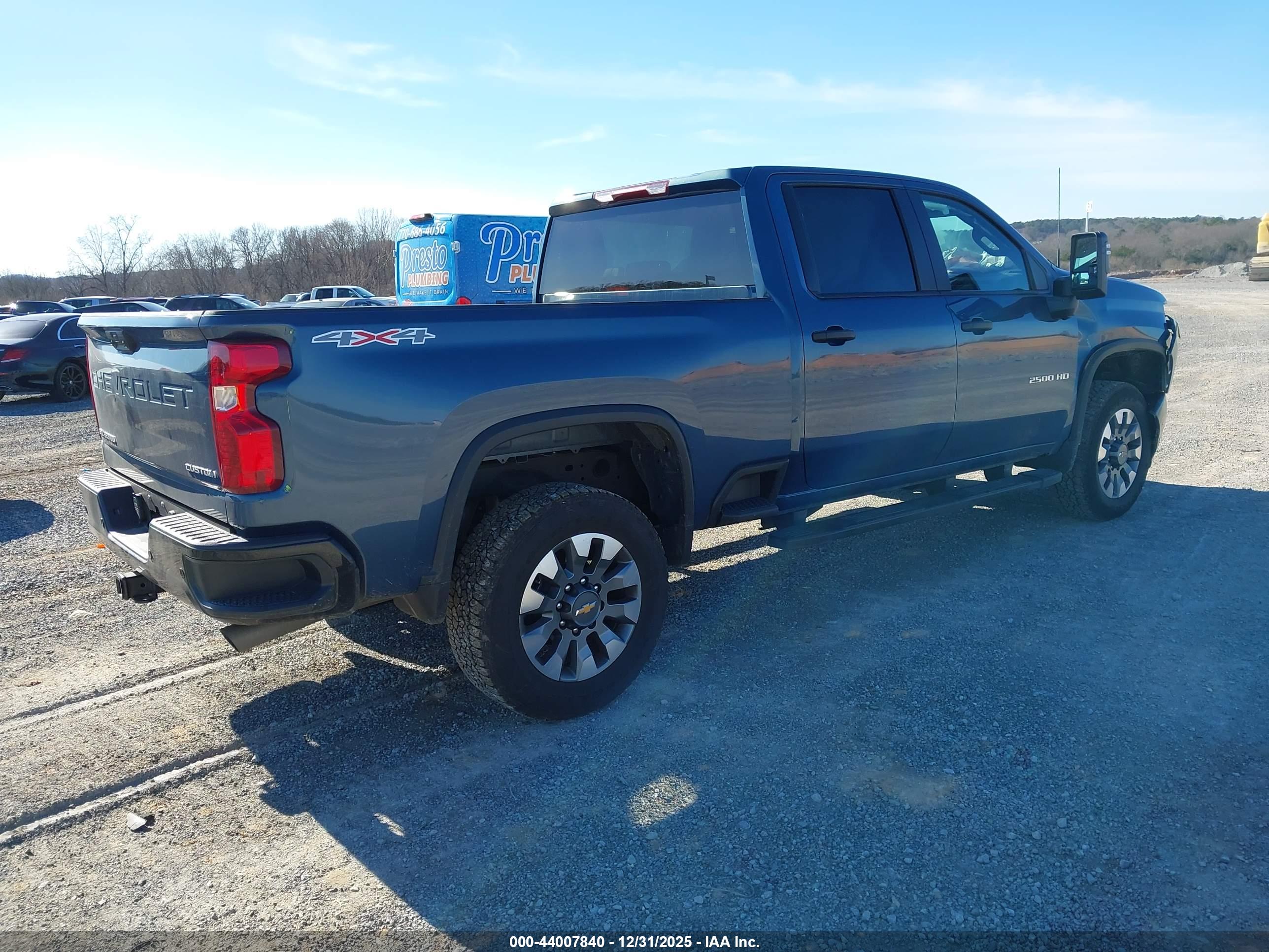 CHEVROLET SILVERADO image 4
