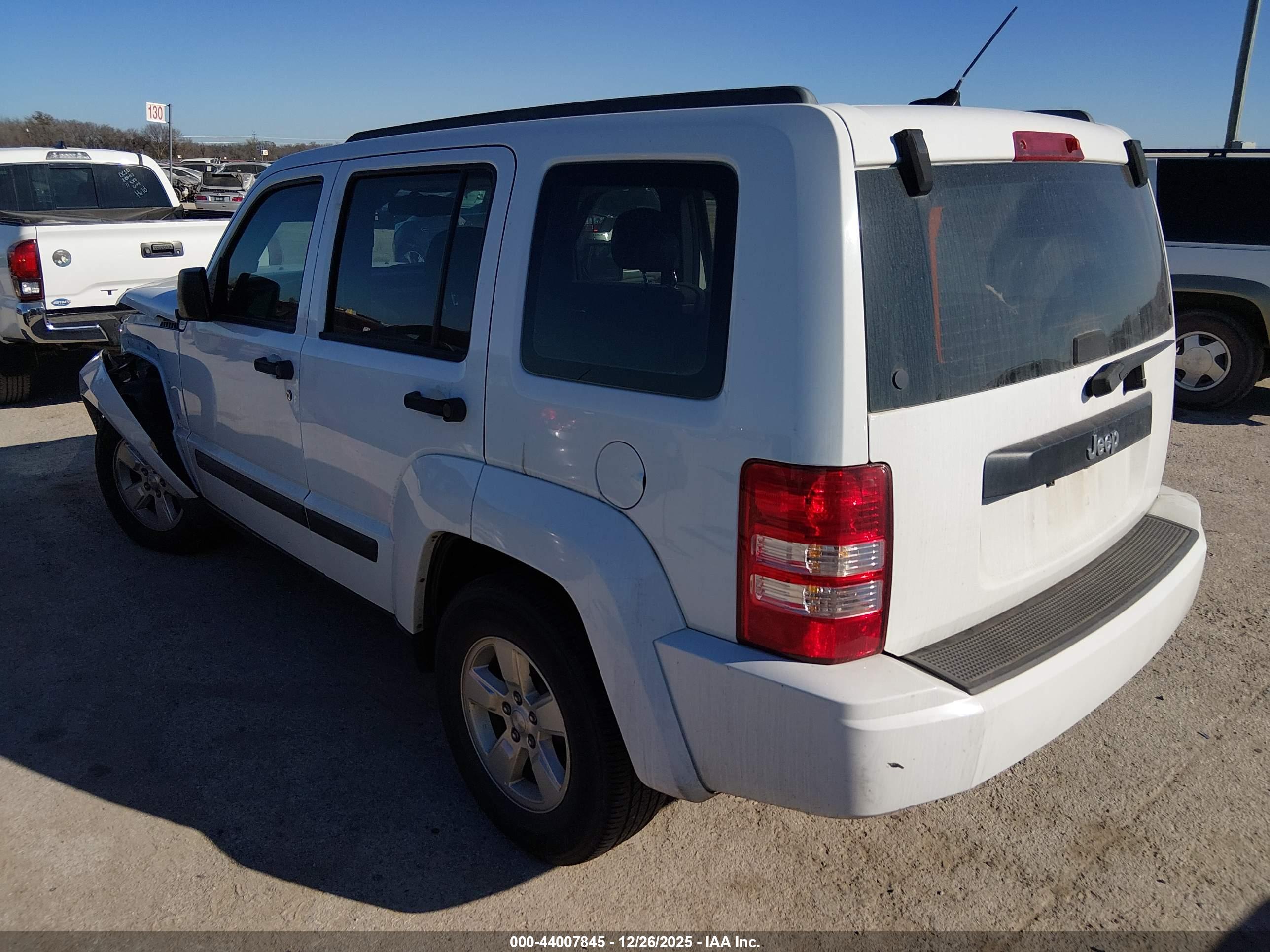 JEEP LIBERTY image 3