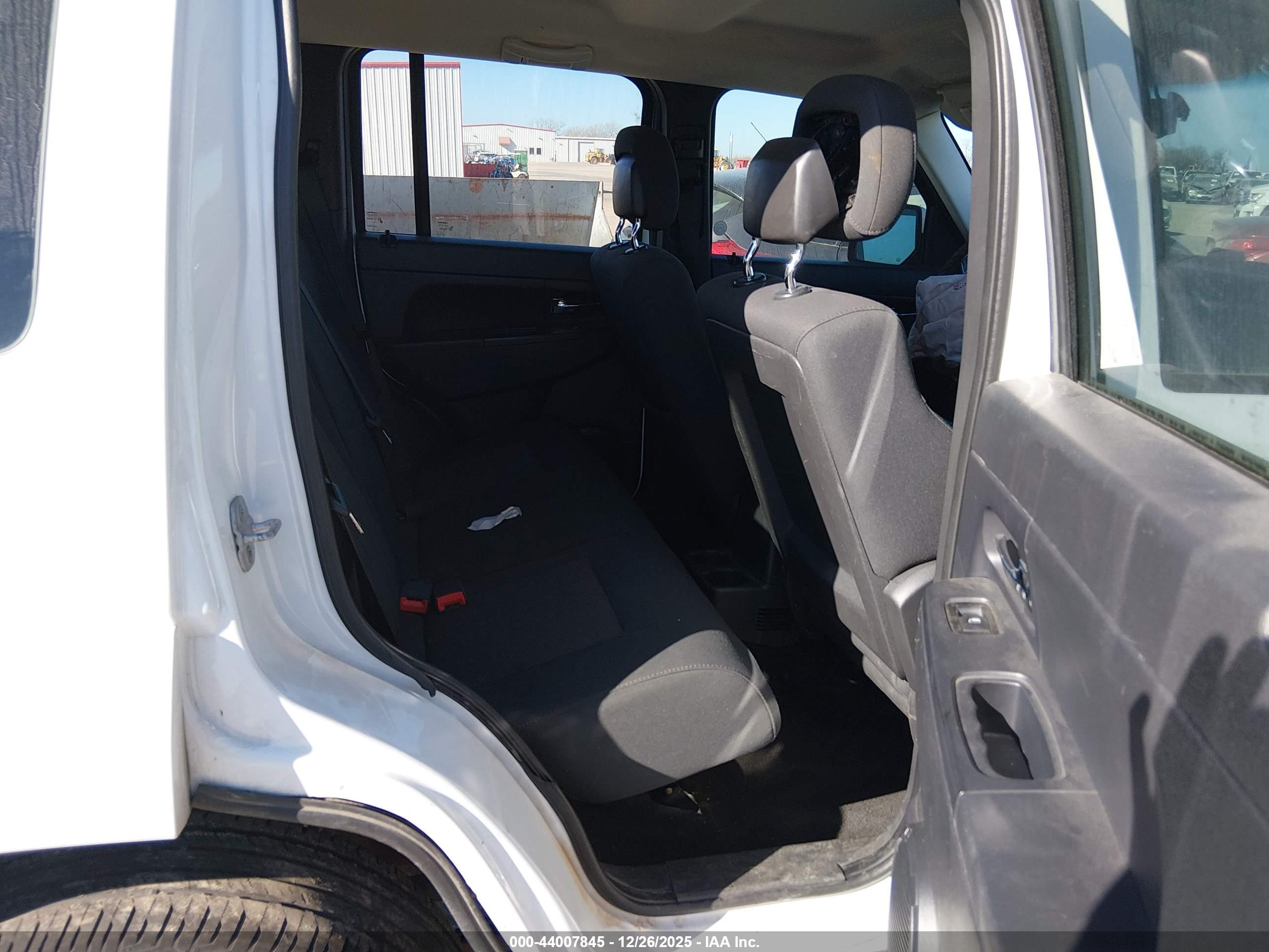 JEEP LIBERTY image 8