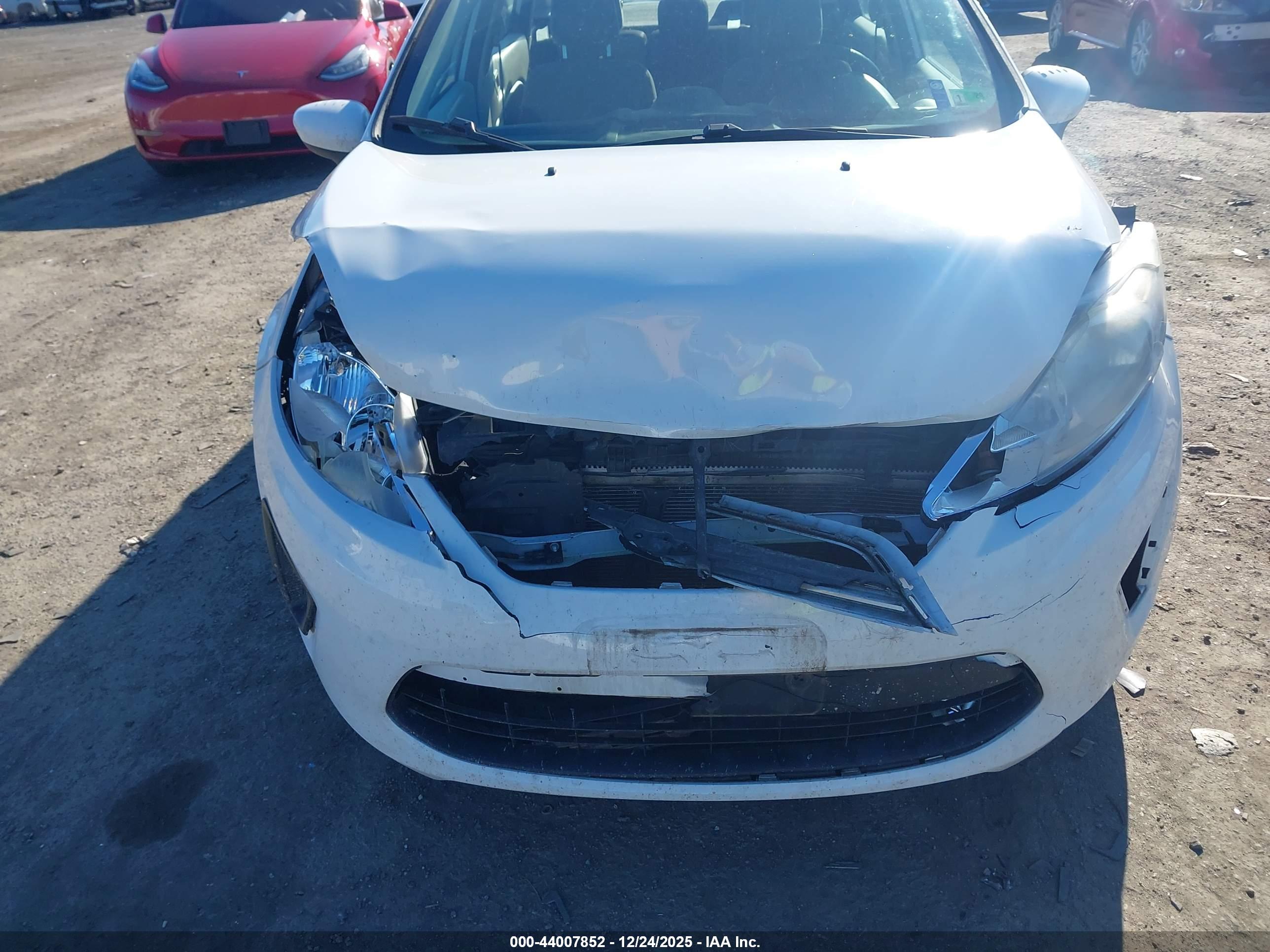FORD FIESTA image 6