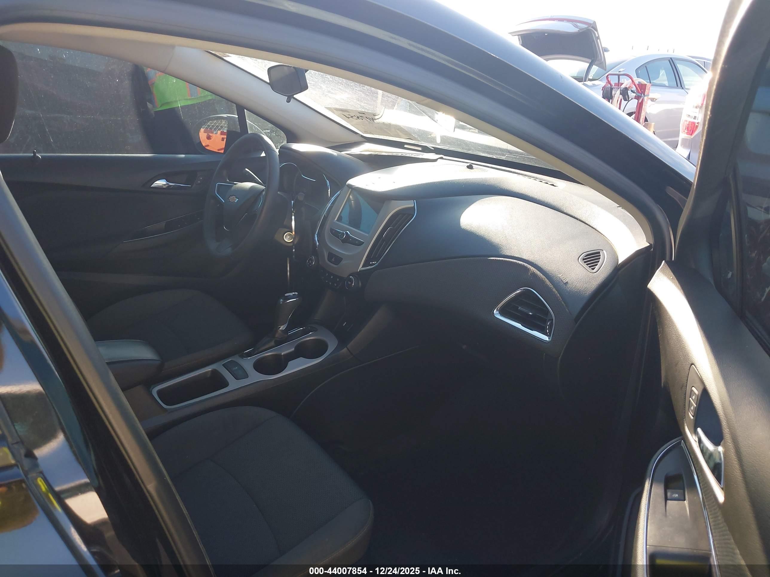 CHEVROLET CRUZE image 5
