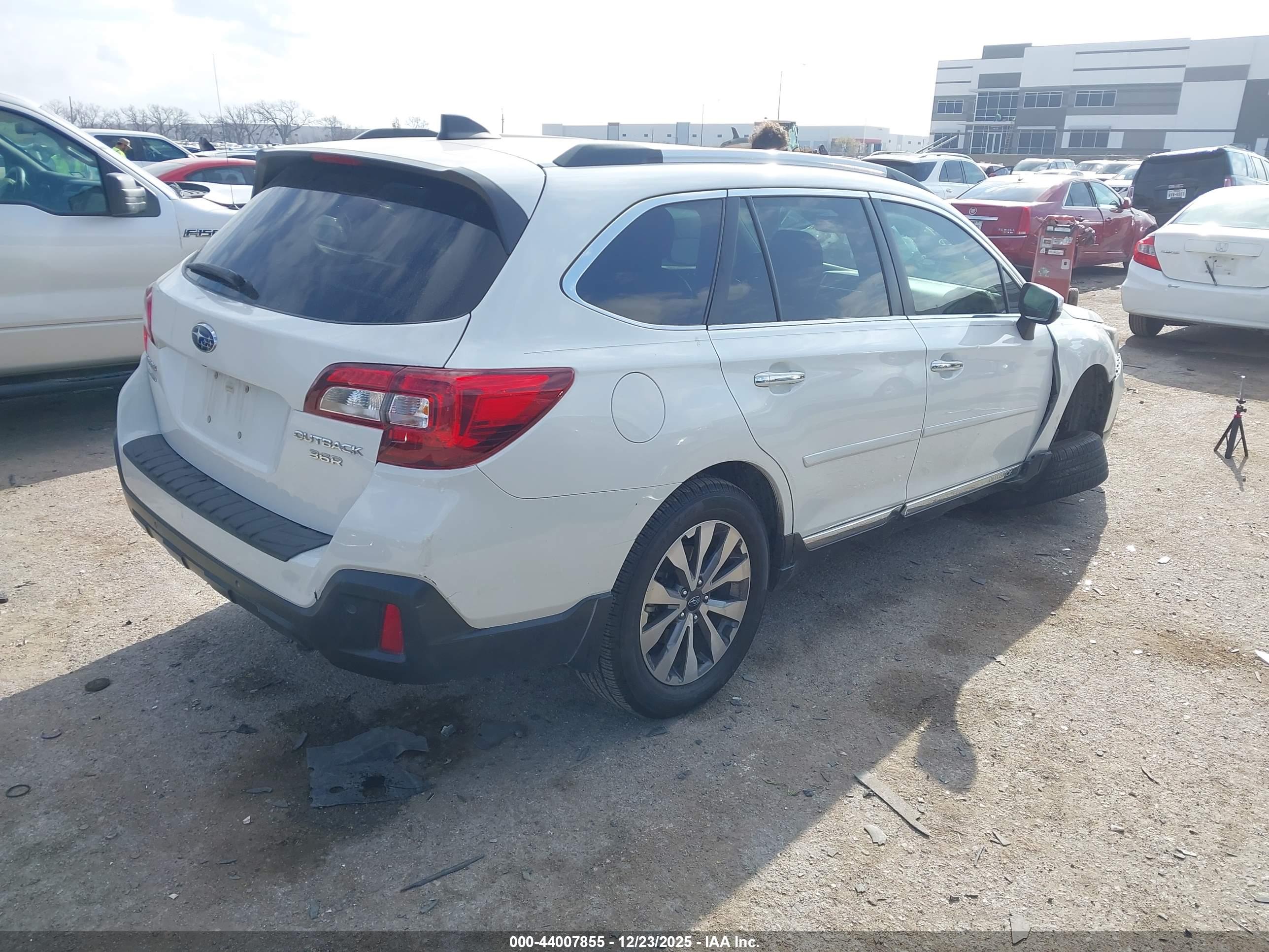 SUBARU OUTBACK image 4