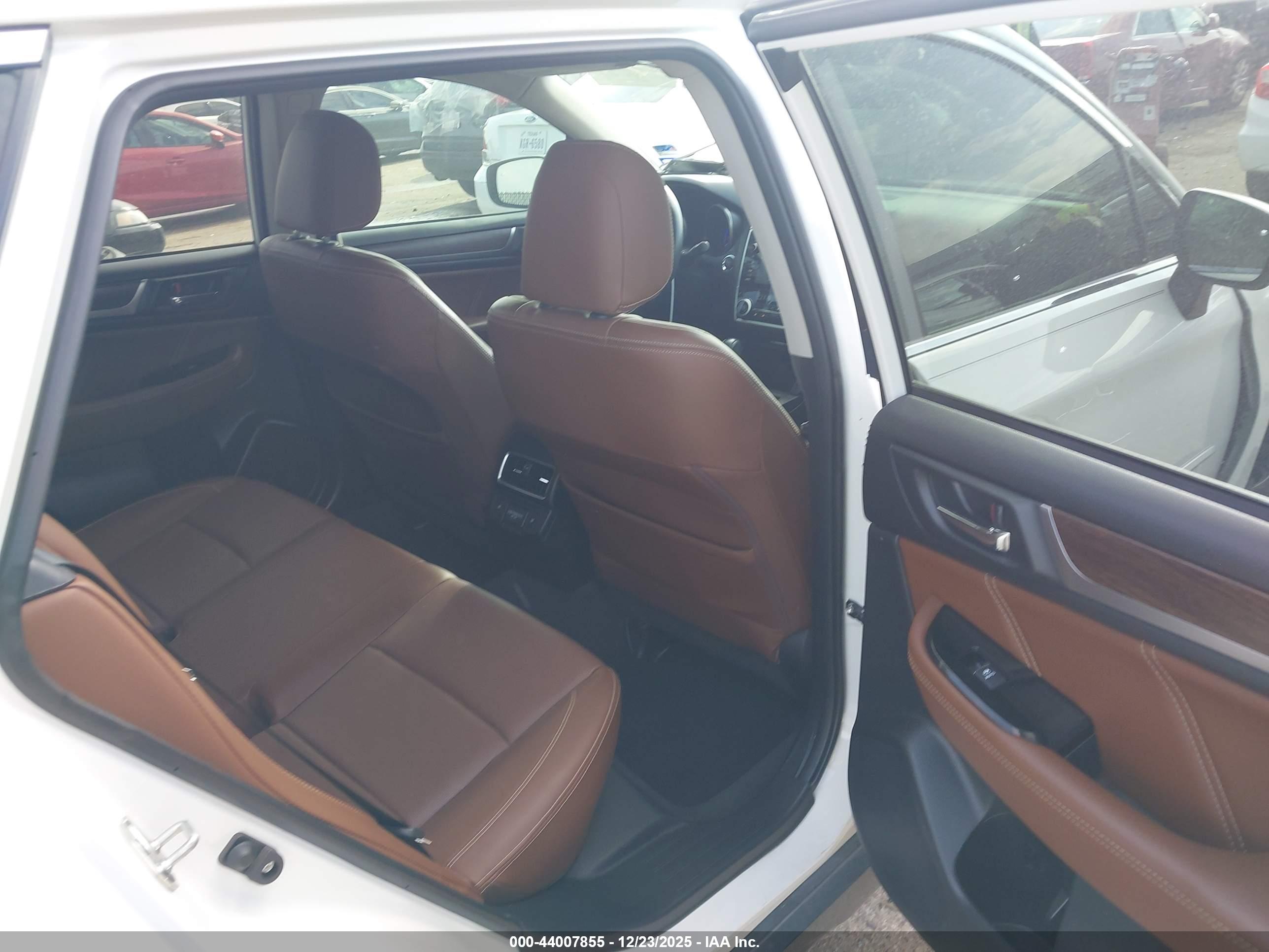 SUBARU OUTBACK image 8