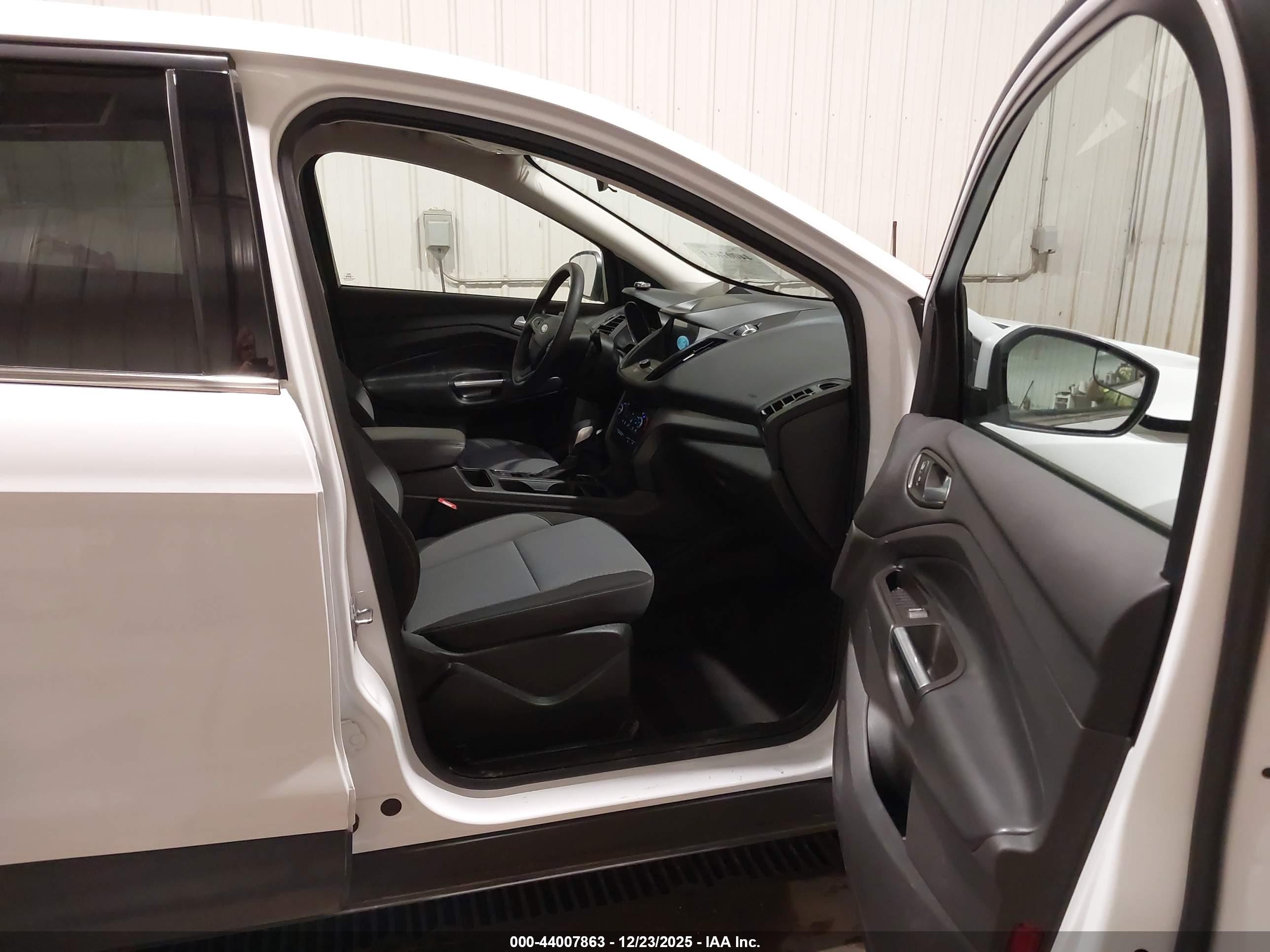 FORD ESCAPE image 5