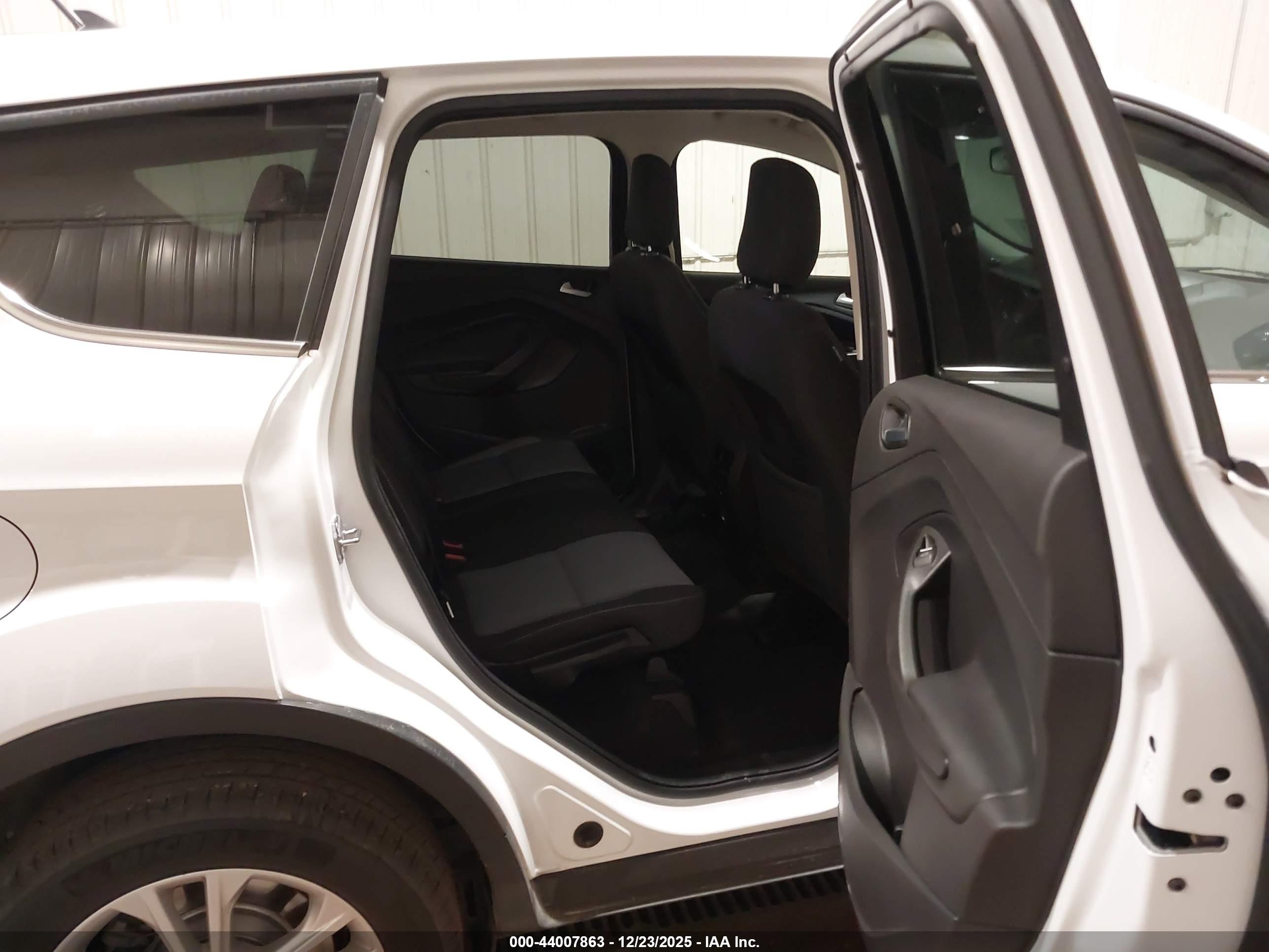 FORD ESCAPE image 8