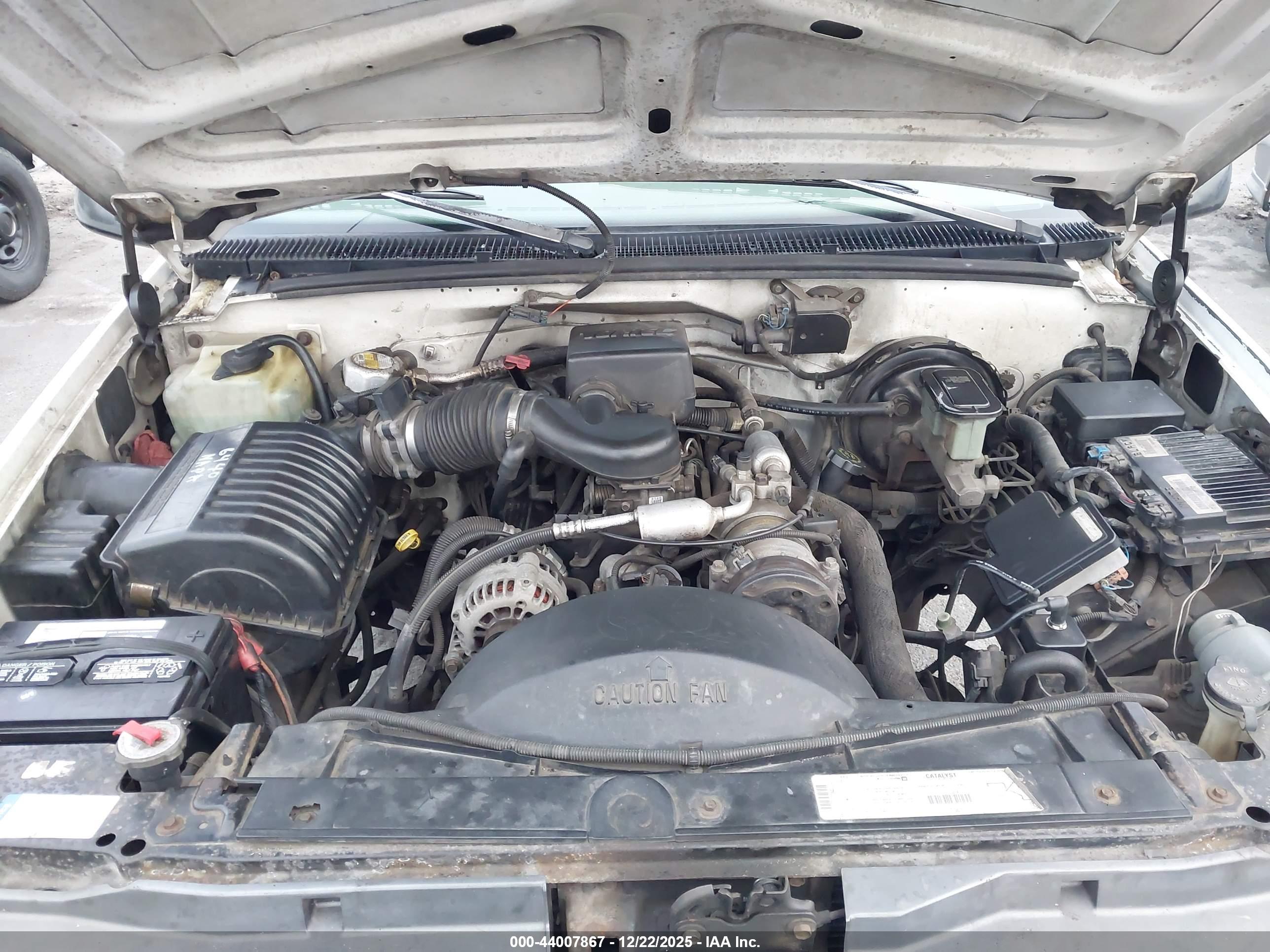CHEVROLET C2500 image 10