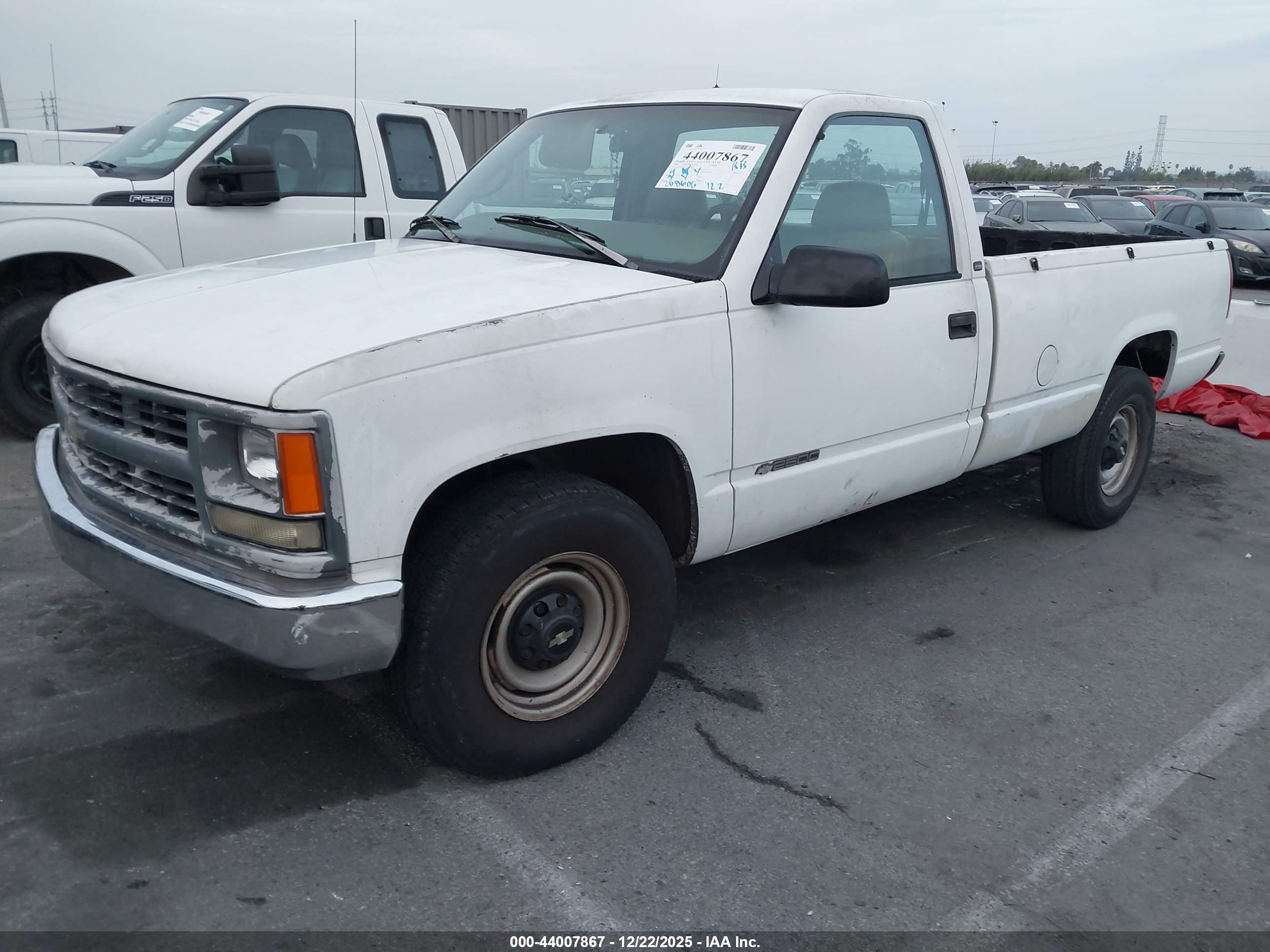 CHEVROLET C2500 image 2