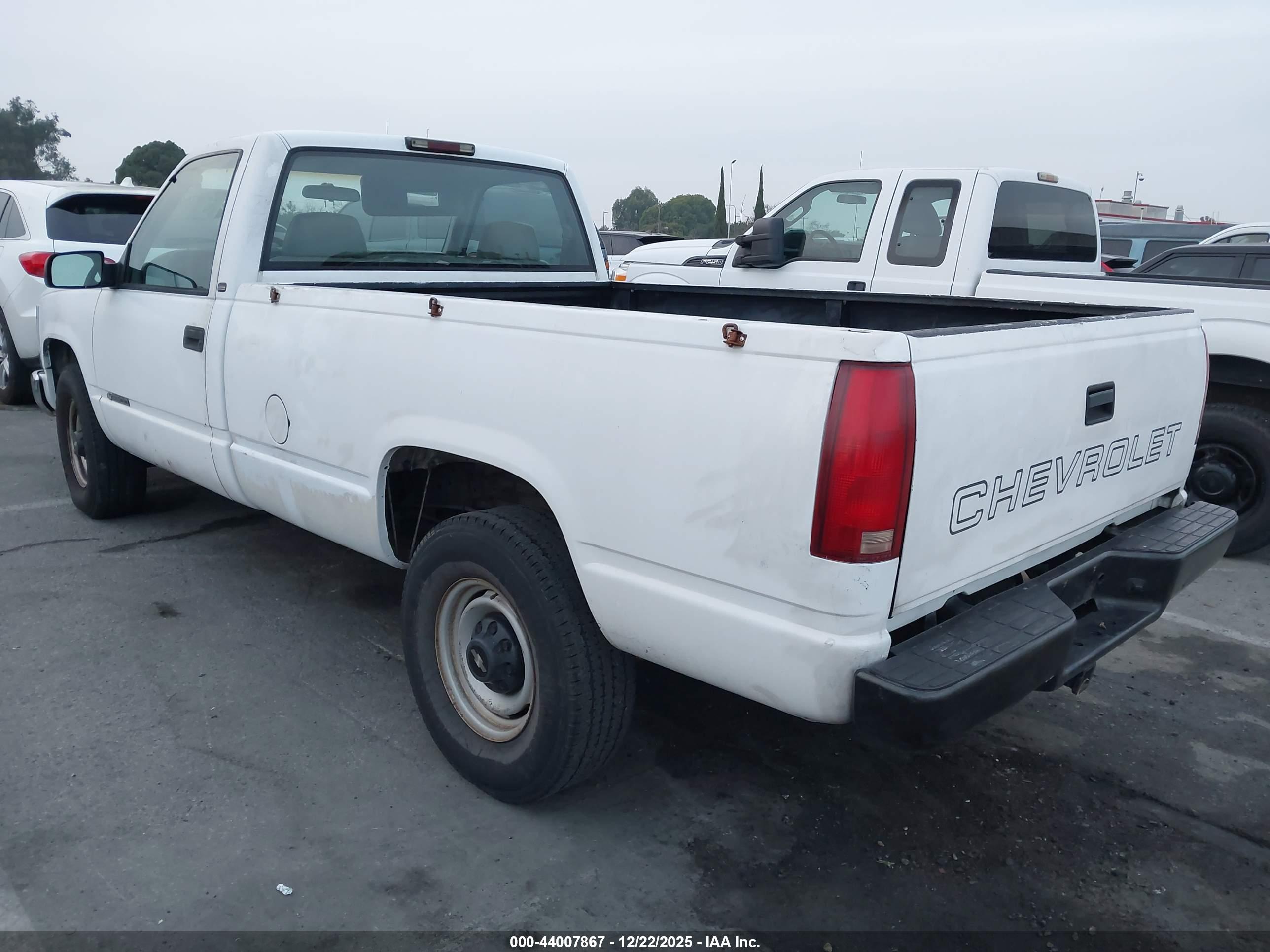 CHEVROLET C2500 image 3