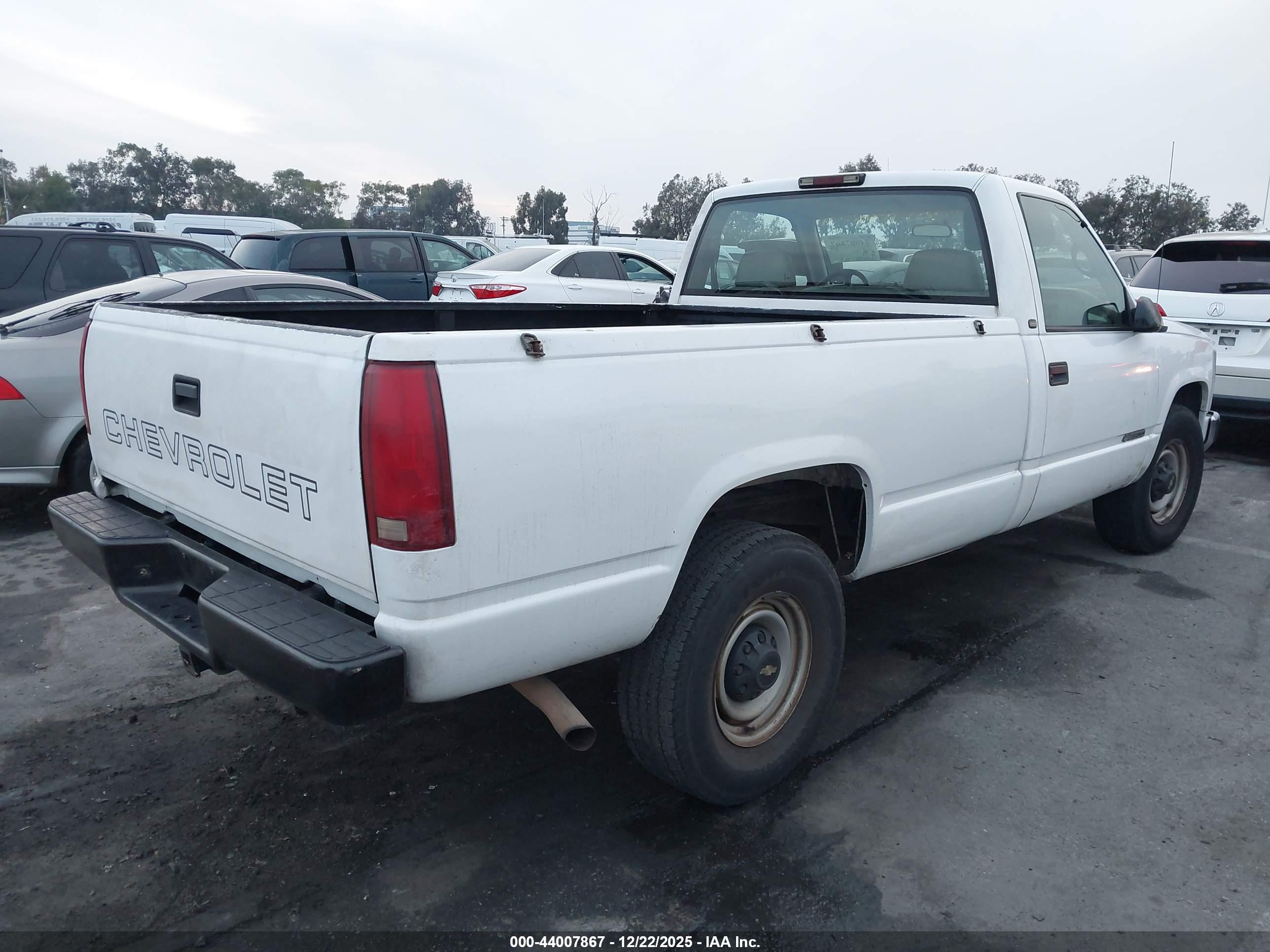 CHEVROLET C2500 image 4