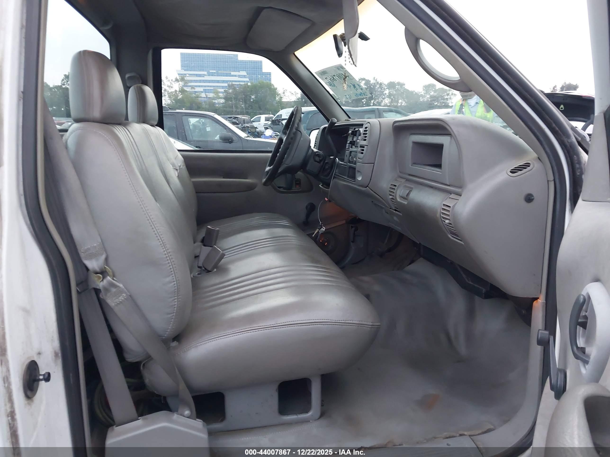 CHEVROLET C2500 image 5