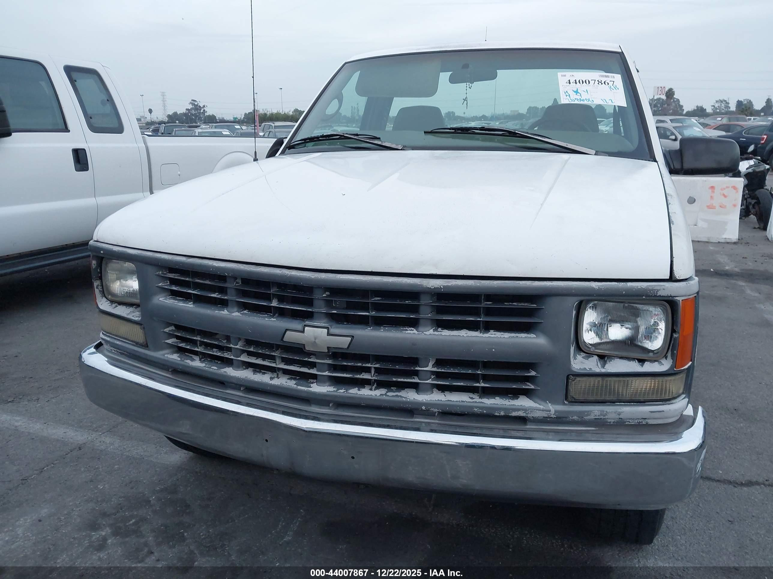 CHEVROLET C2500 image 6