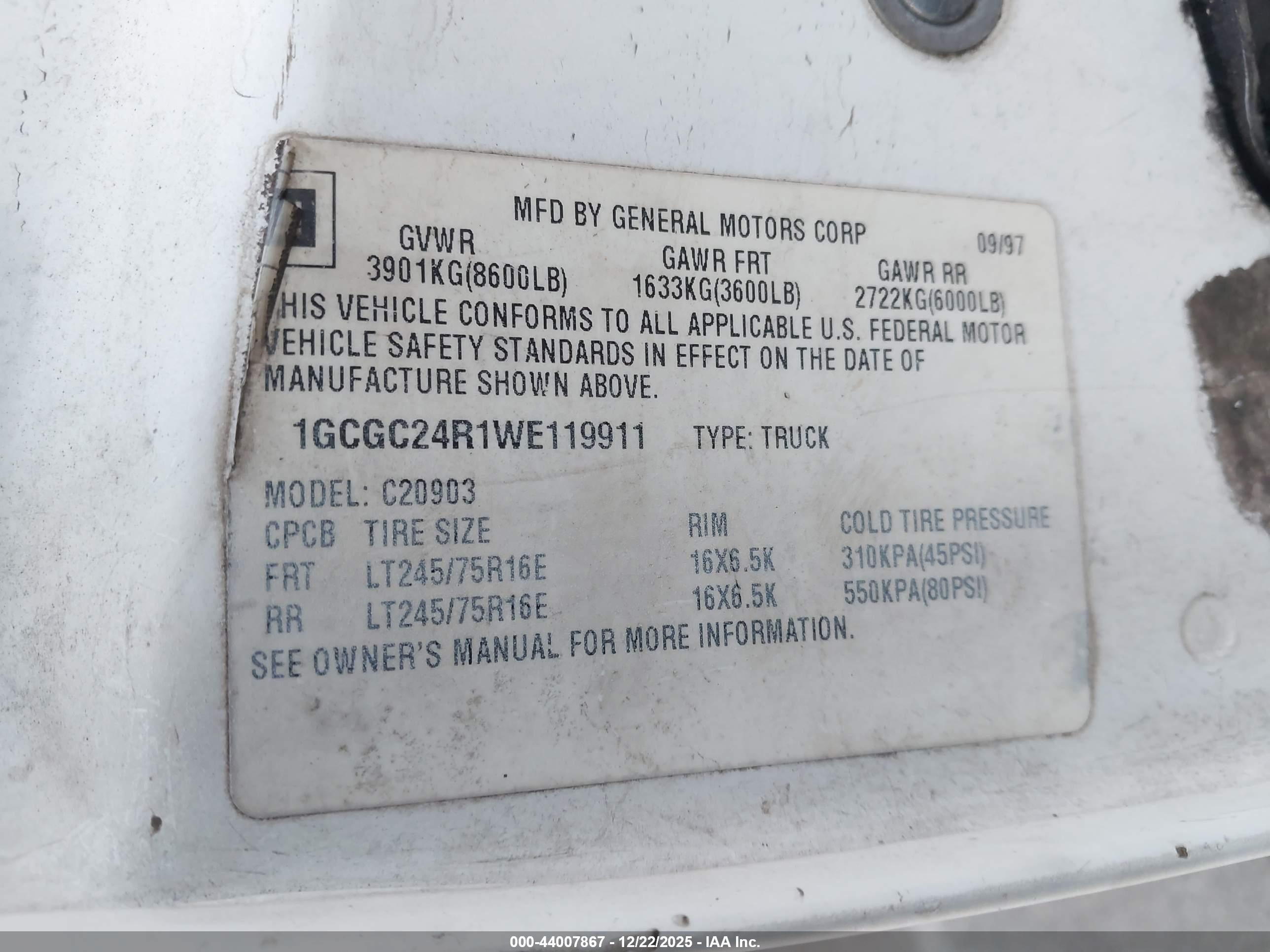 CHEVROLET C2500 image 9