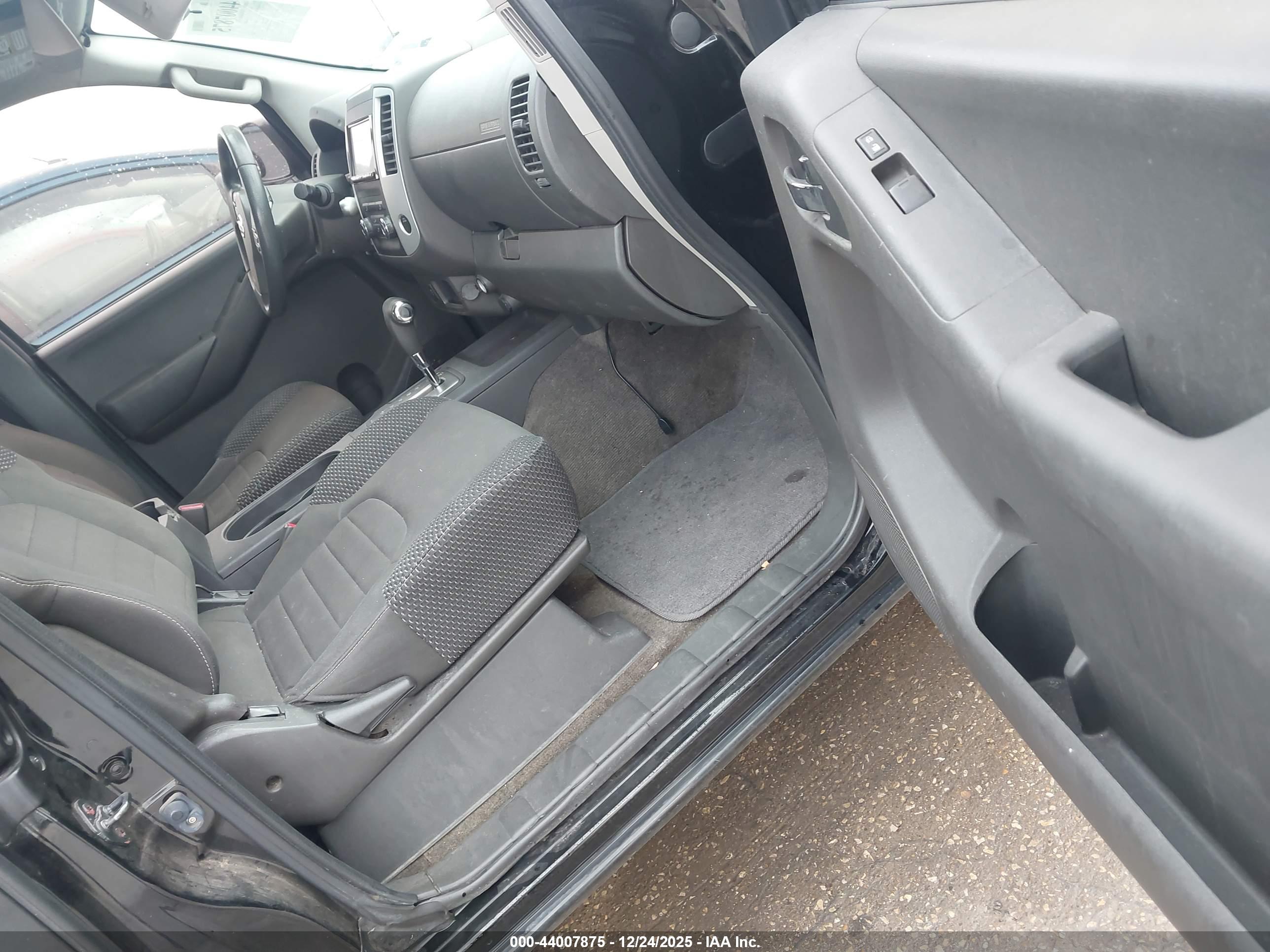 NISSAN FRONTIER image 5