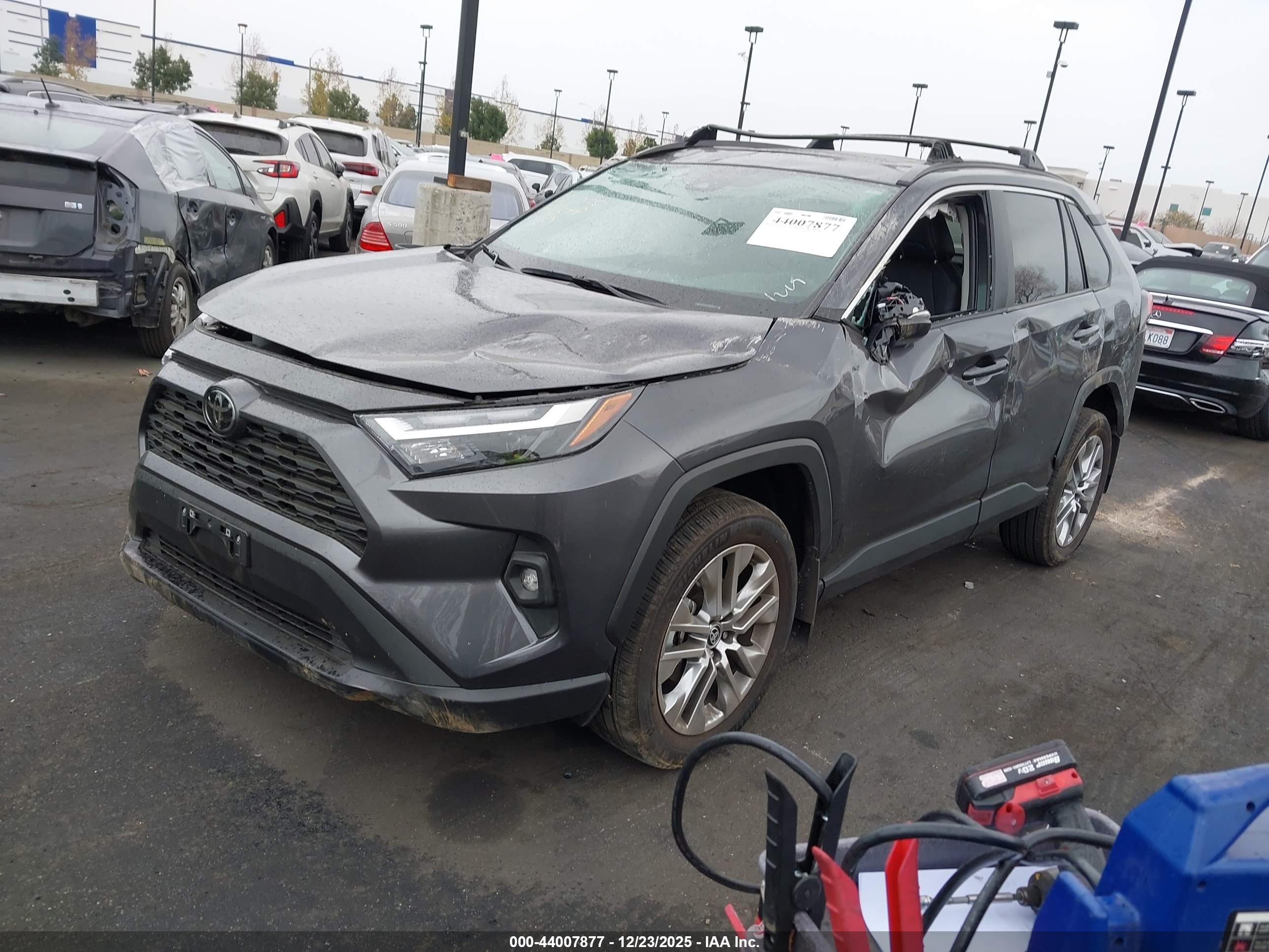 TOYOTA RAV4 image 2