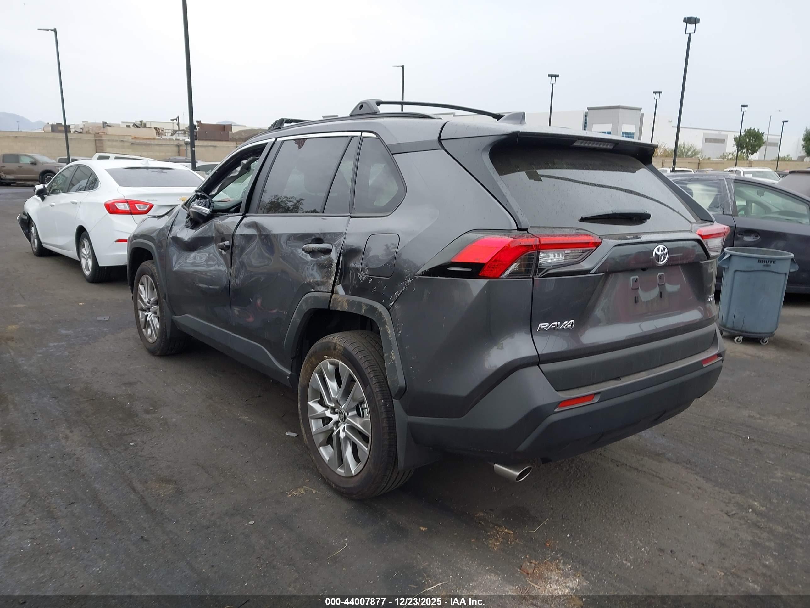TOYOTA RAV4 image 3