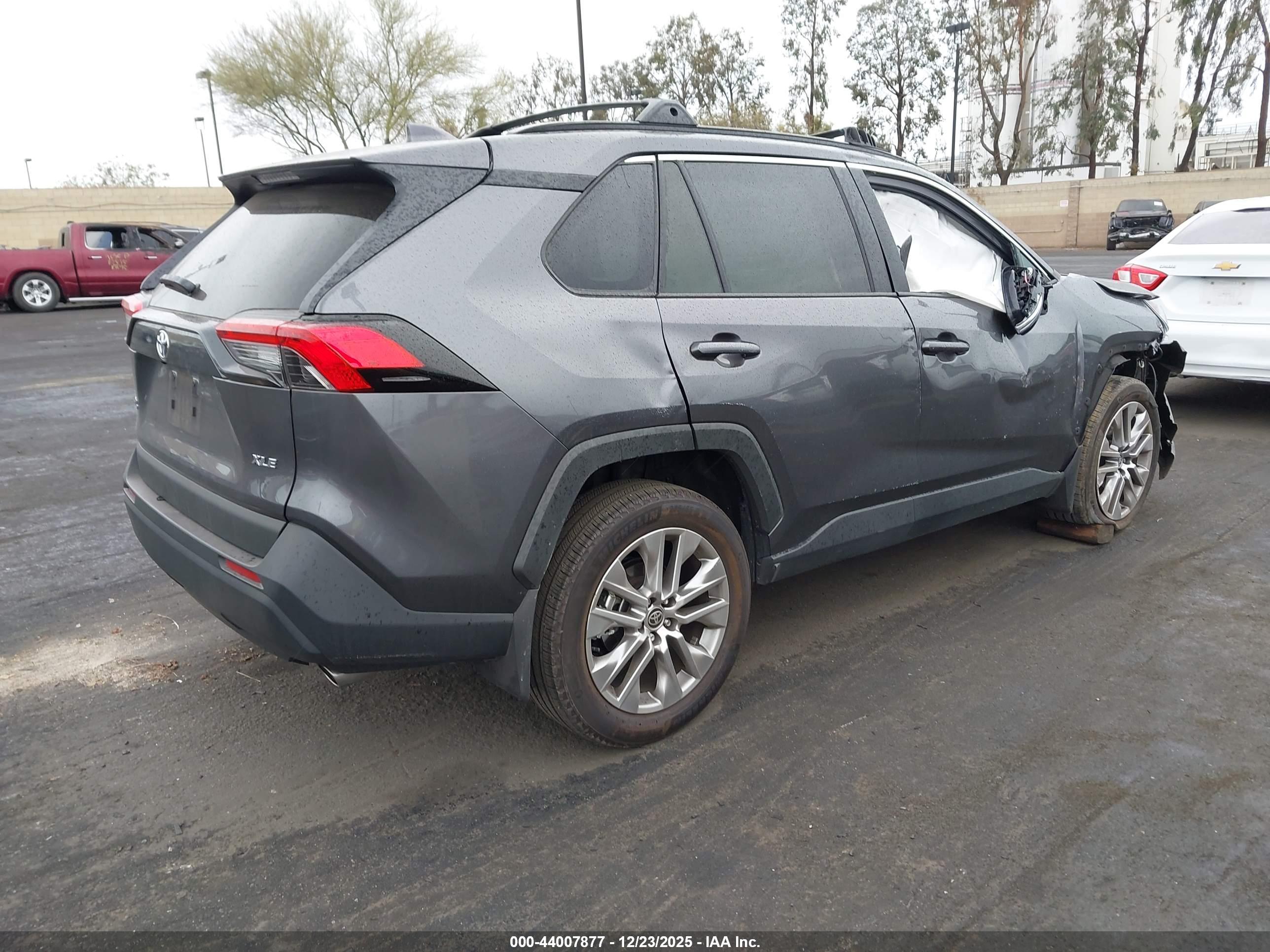 TOYOTA RAV4 image 4