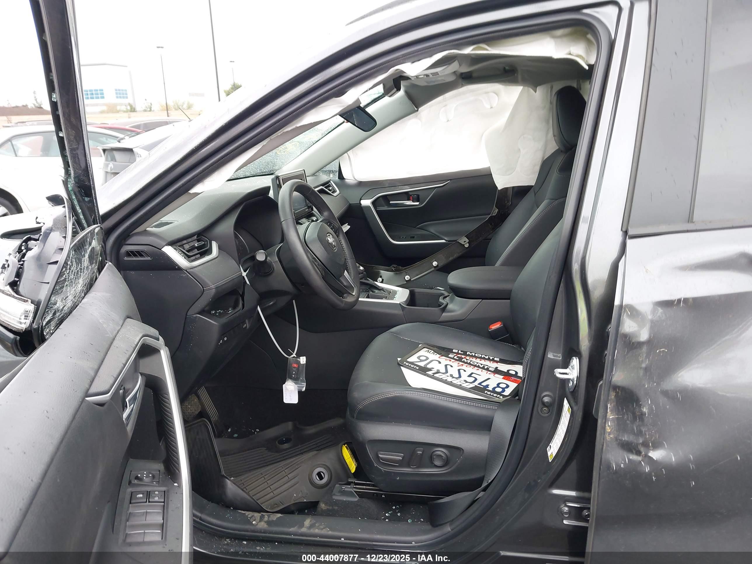 TOYOTA RAV4 image 5