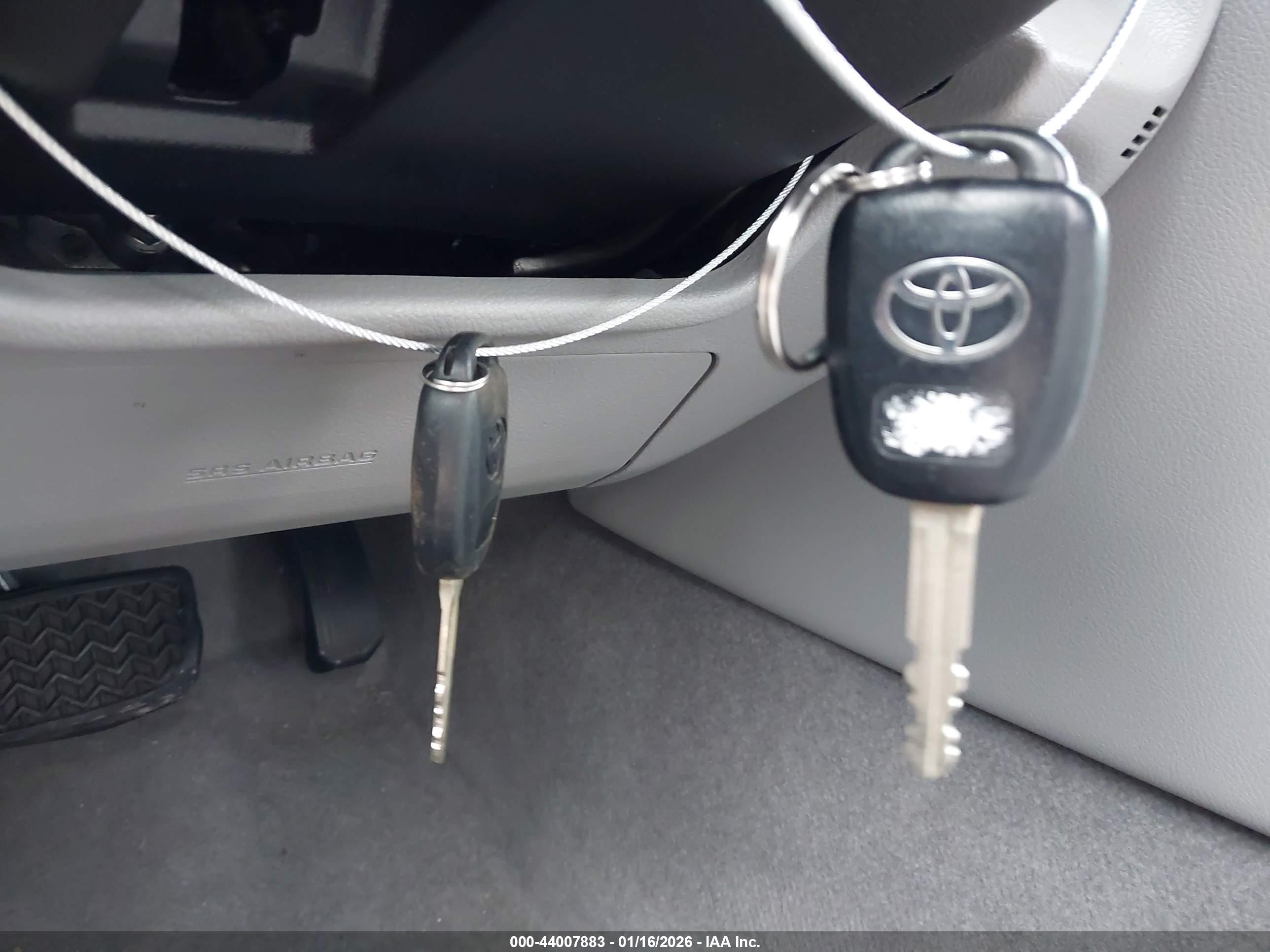 TOYOTA CAMRY image 11