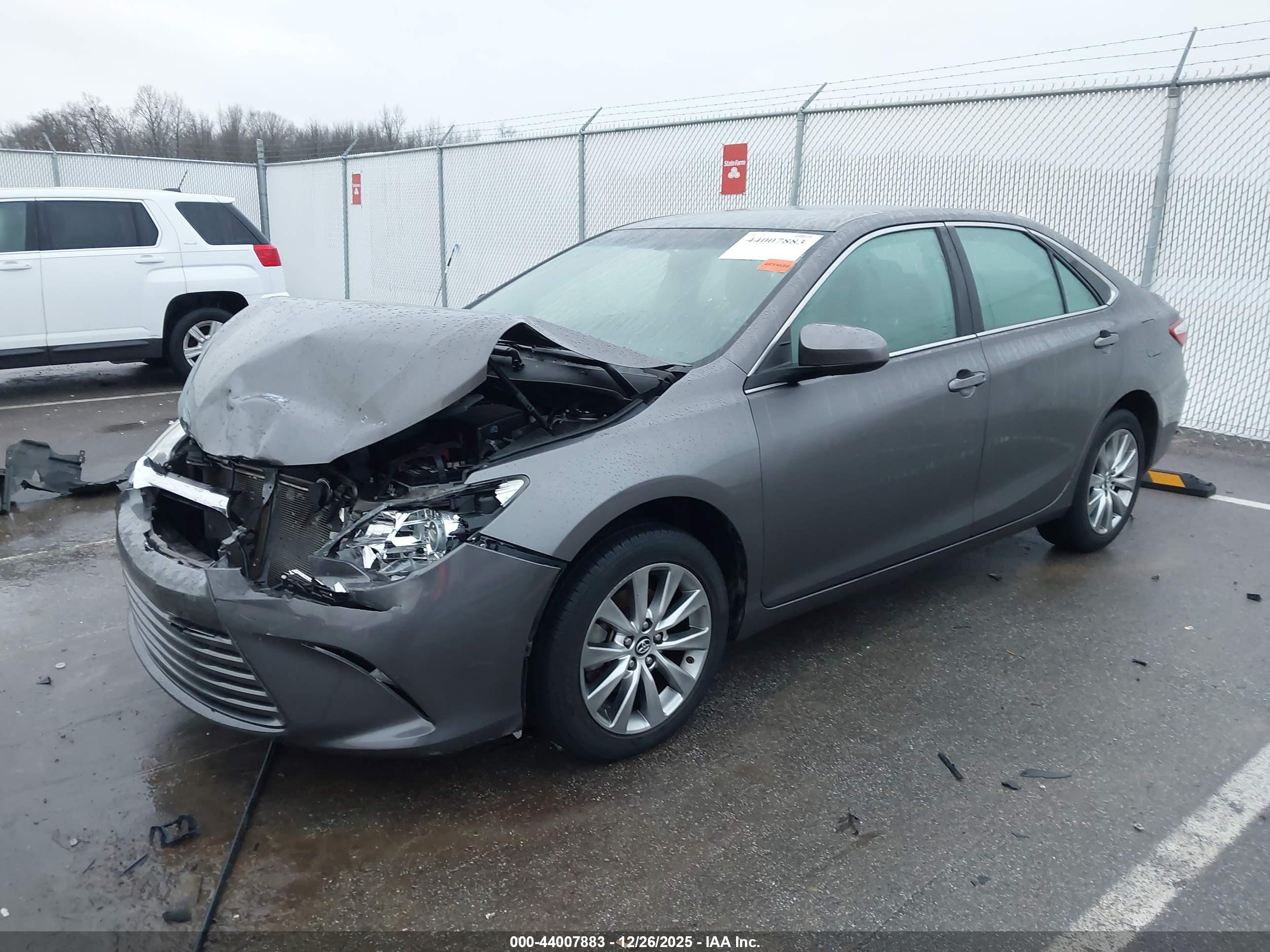 TOYOTA CAMRY image 2