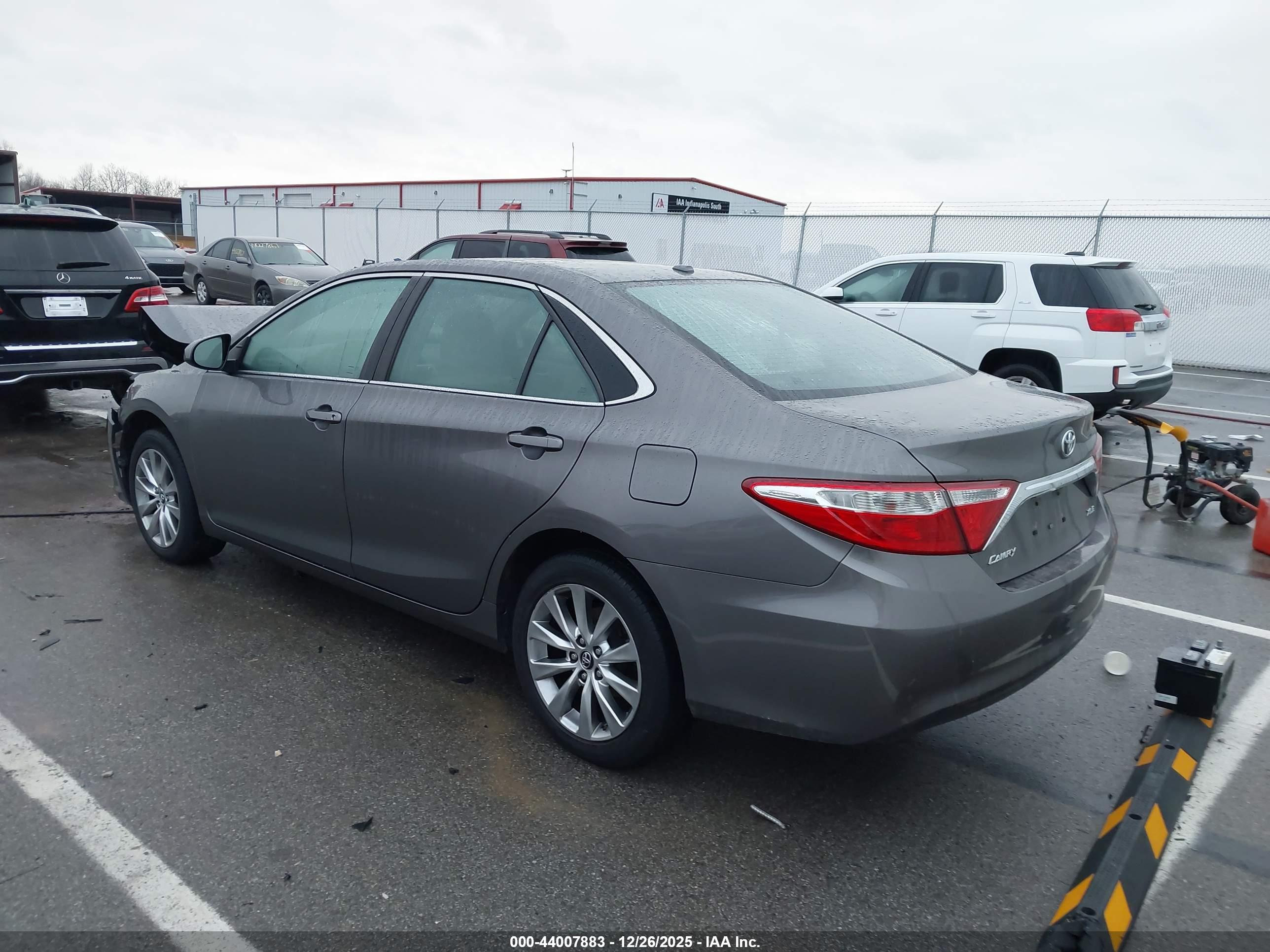 TOYOTA CAMRY image 3