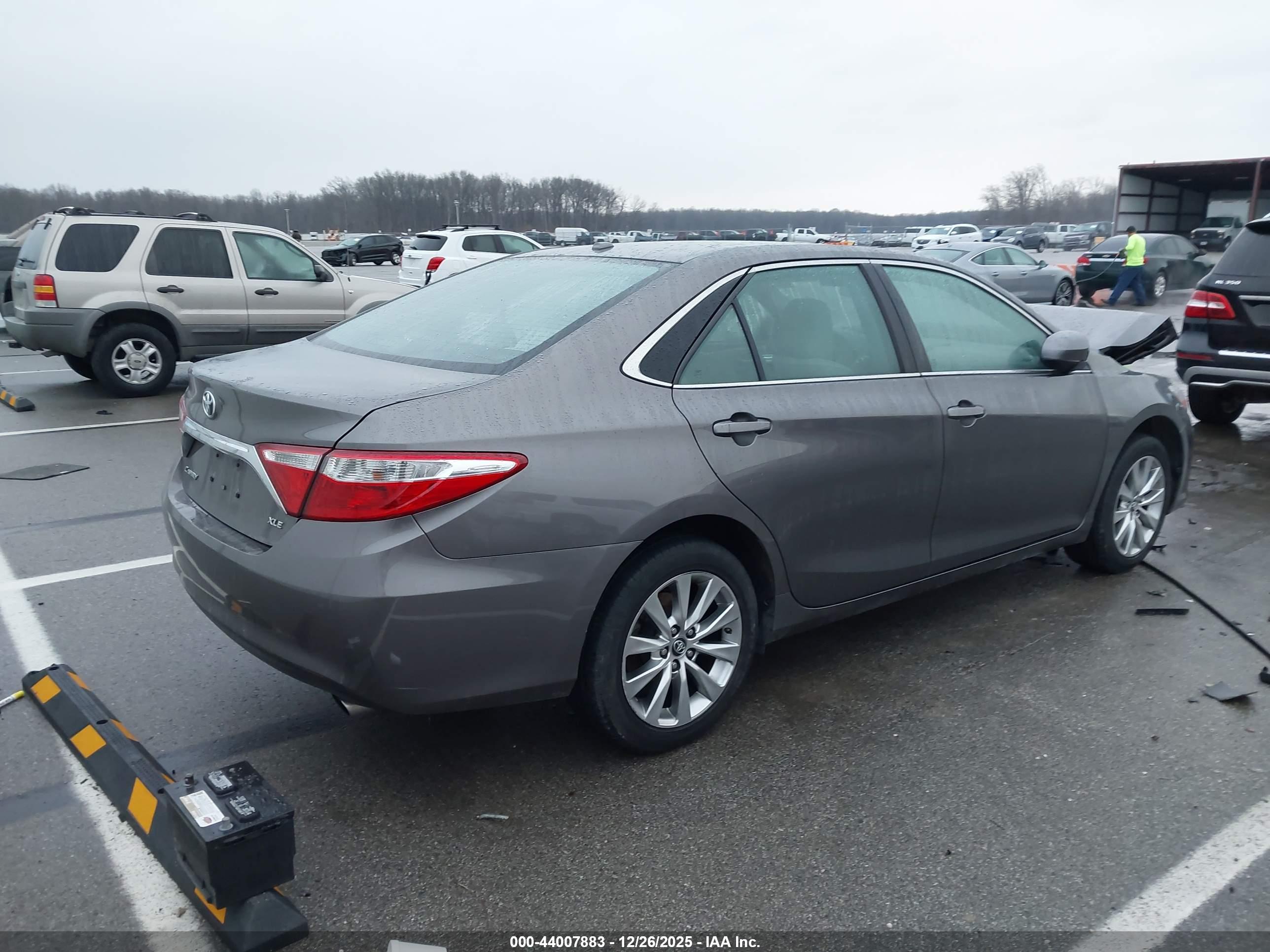 TOYOTA CAMRY image 4