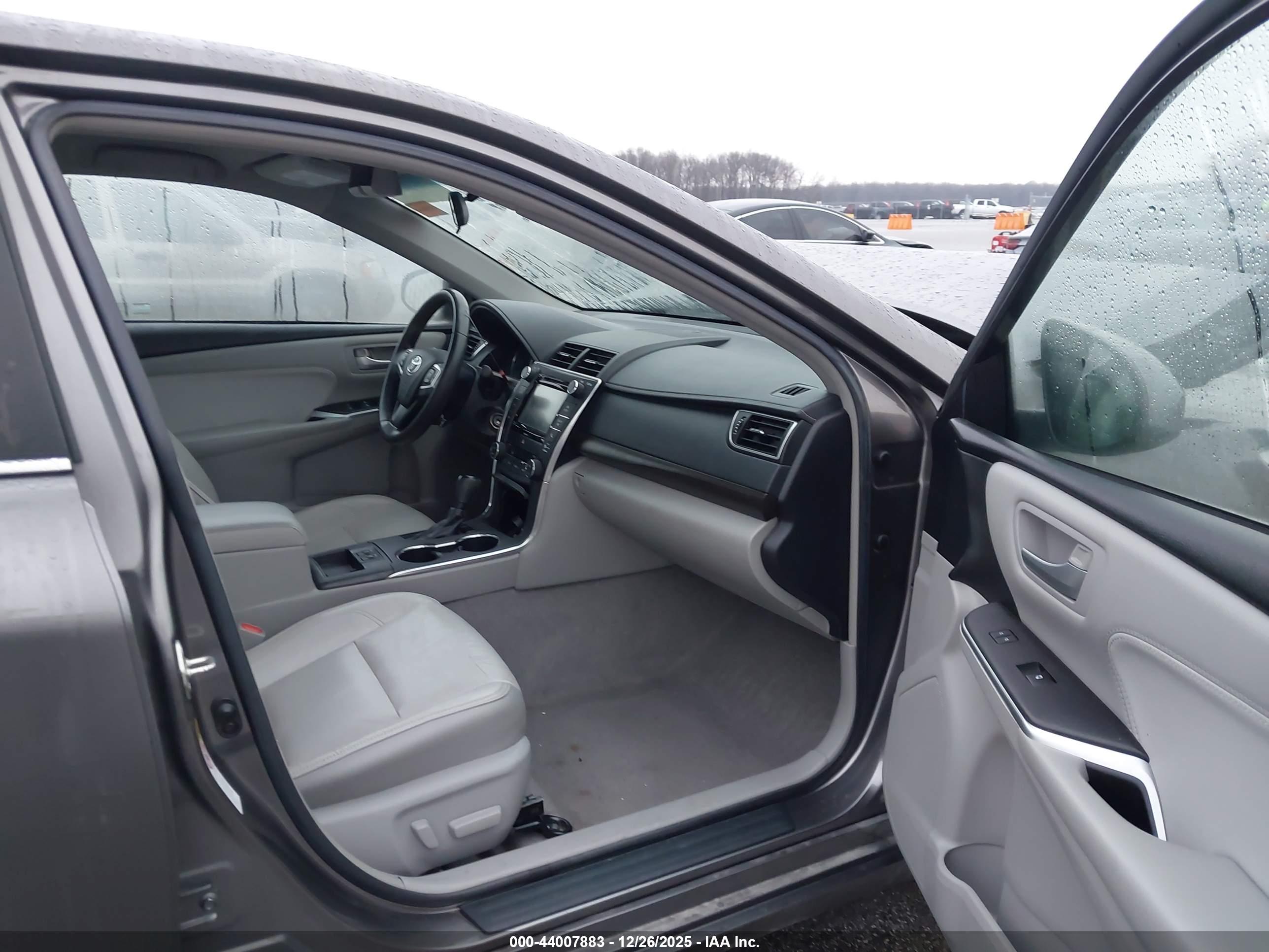 TOYOTA CAMRY image 5