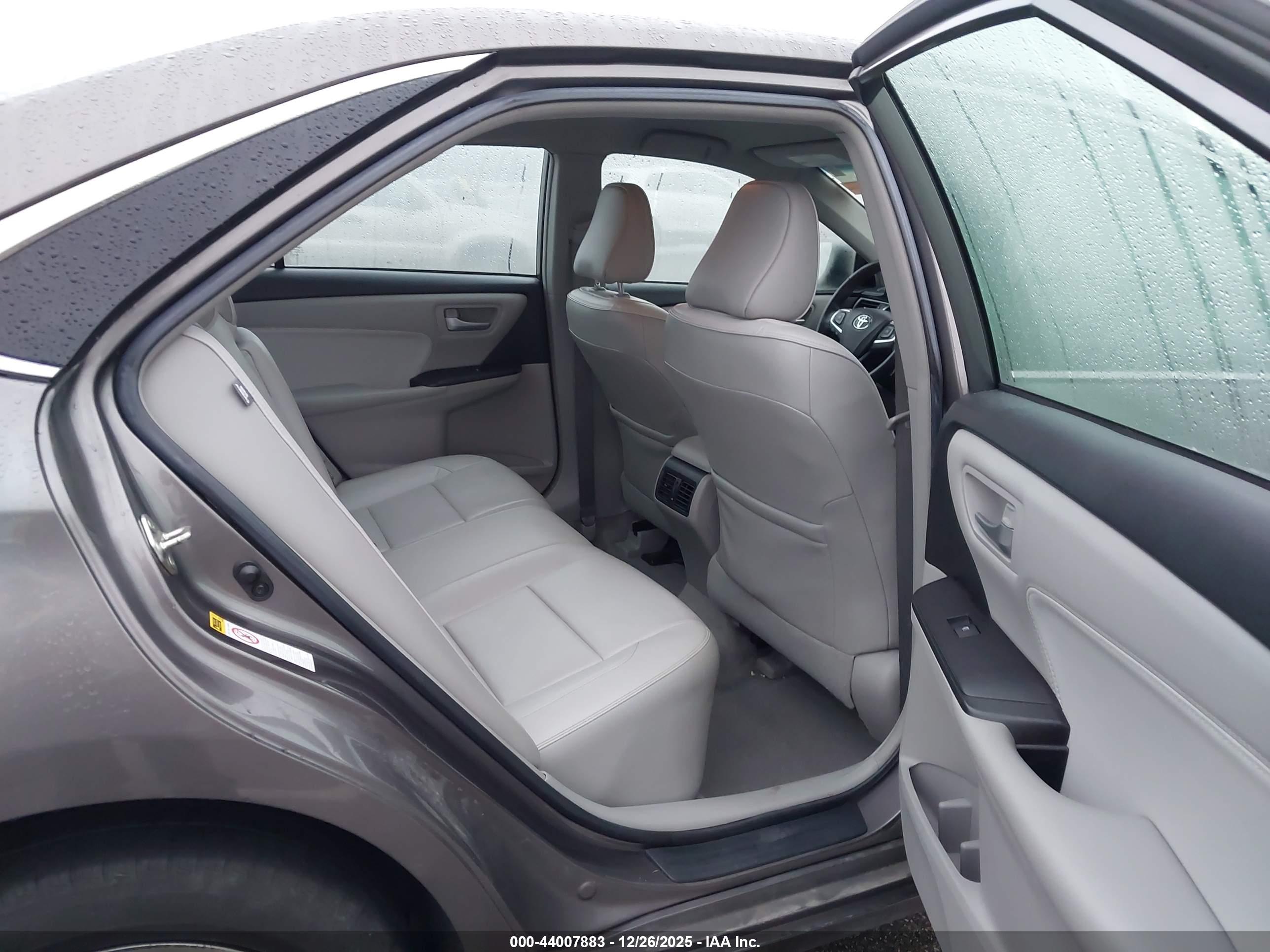 TOYOTA CAMRY image 8