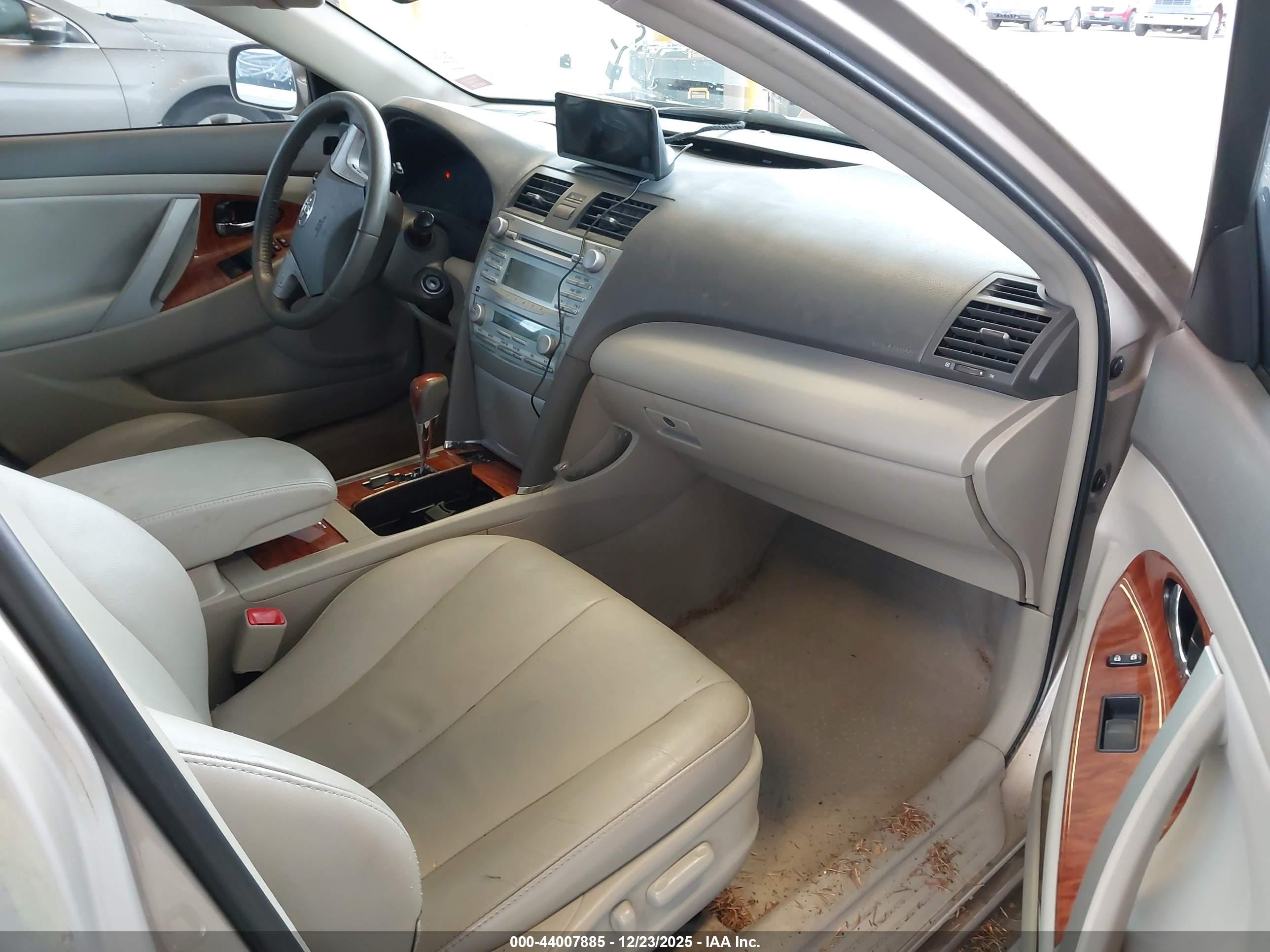 TOYOTA CAMRY image 5