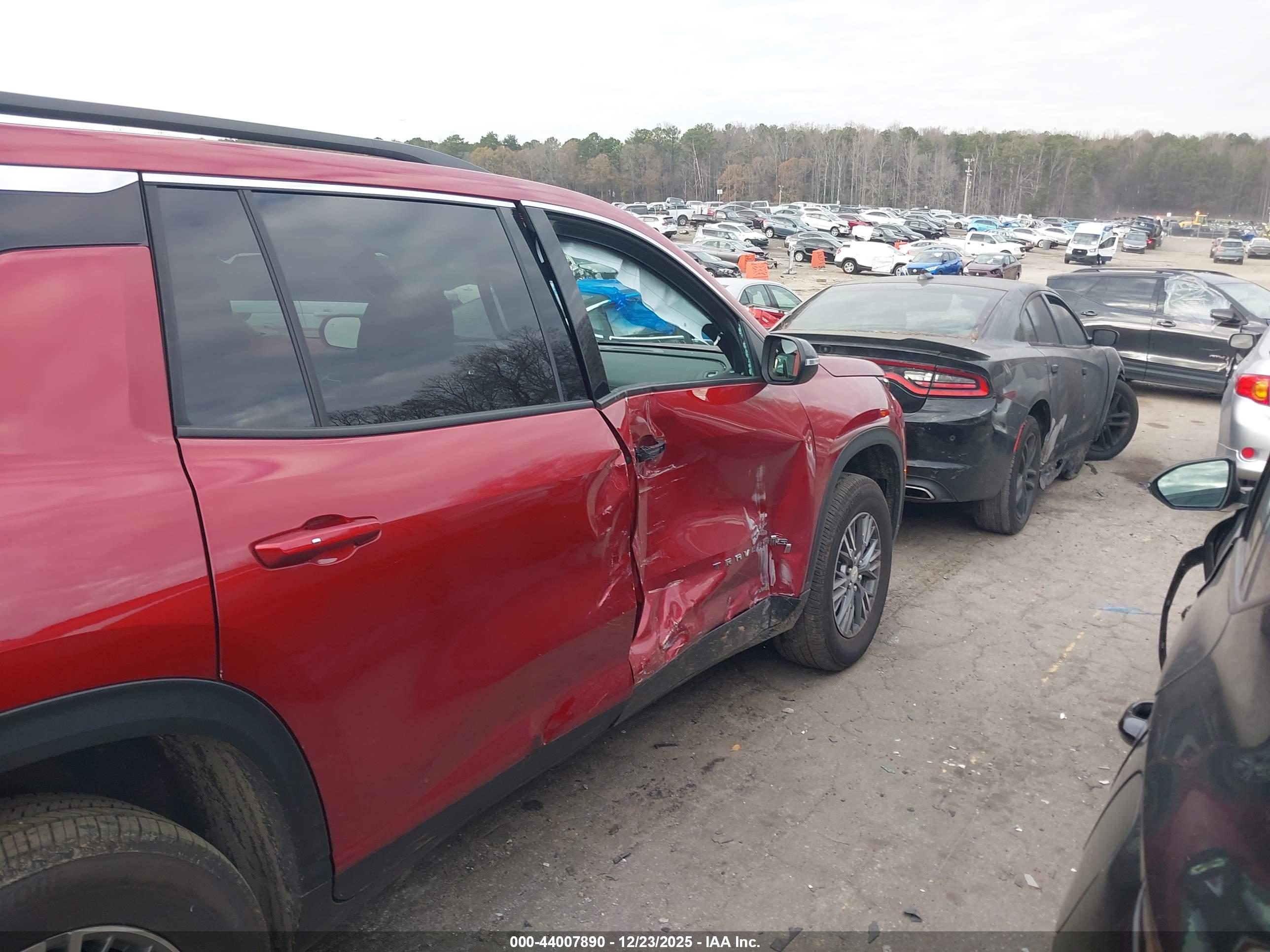 CHEVROLET TRAVERSE image 6