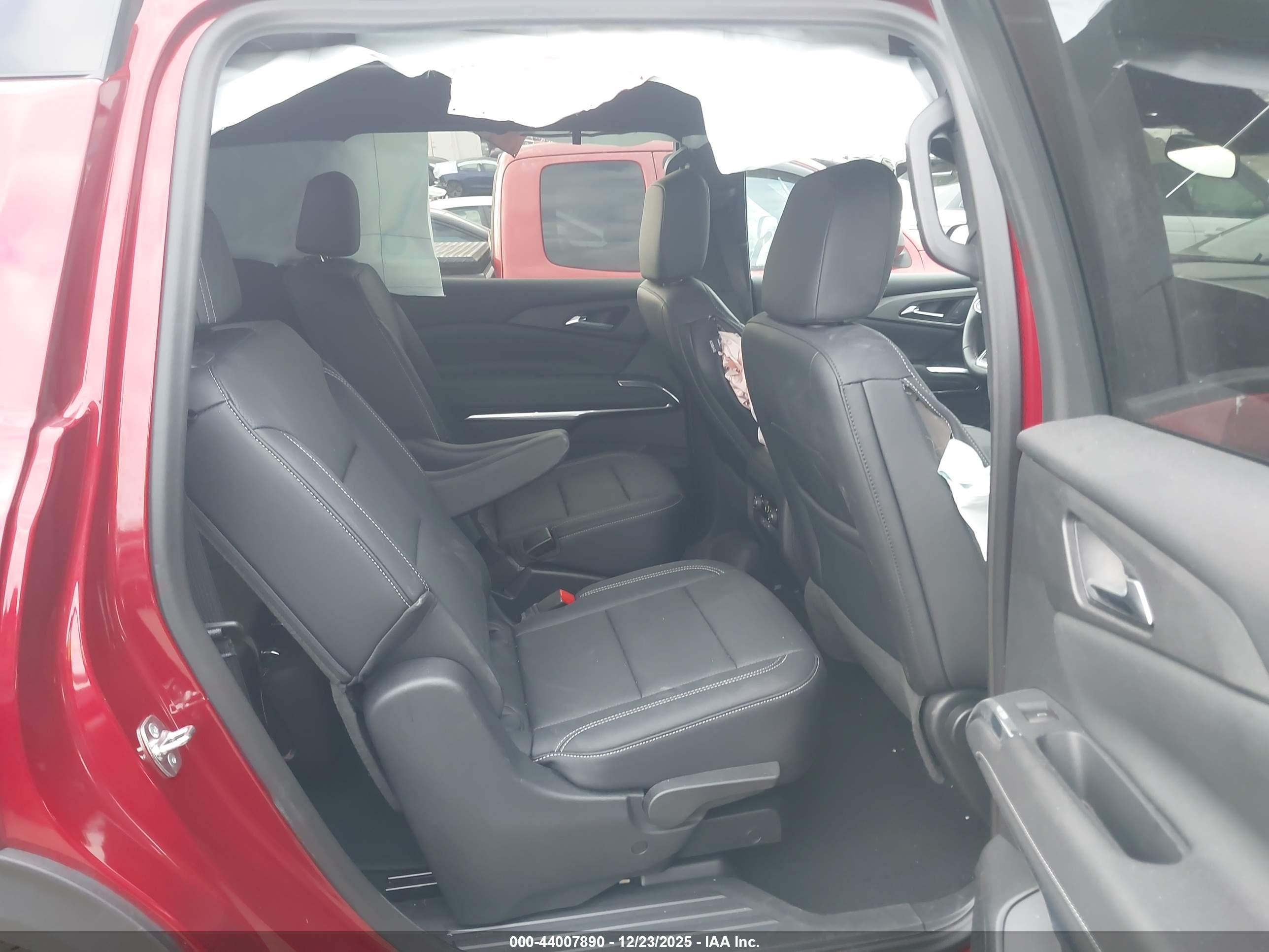 CHEVROLET TRAVERSE image 8