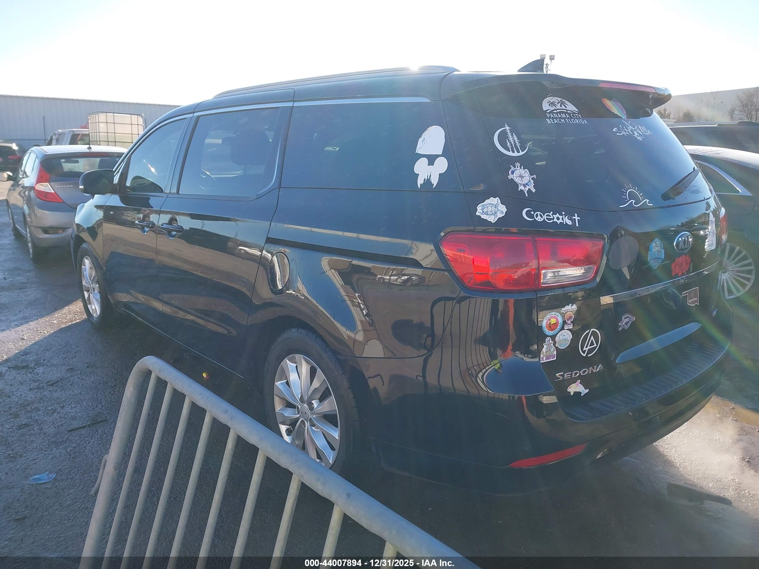KIA SEDONA image 3
