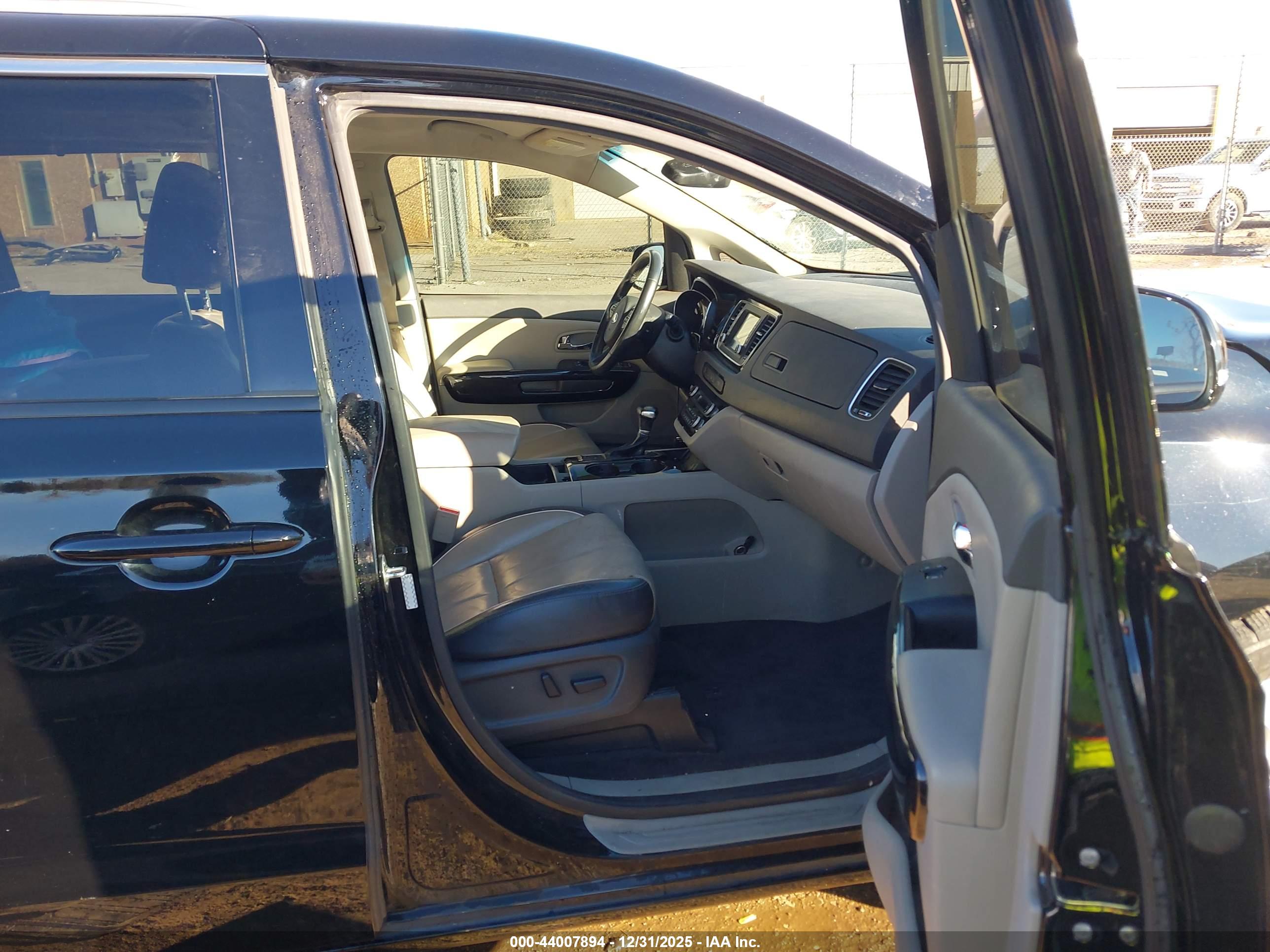 KIA SEDONA image 5