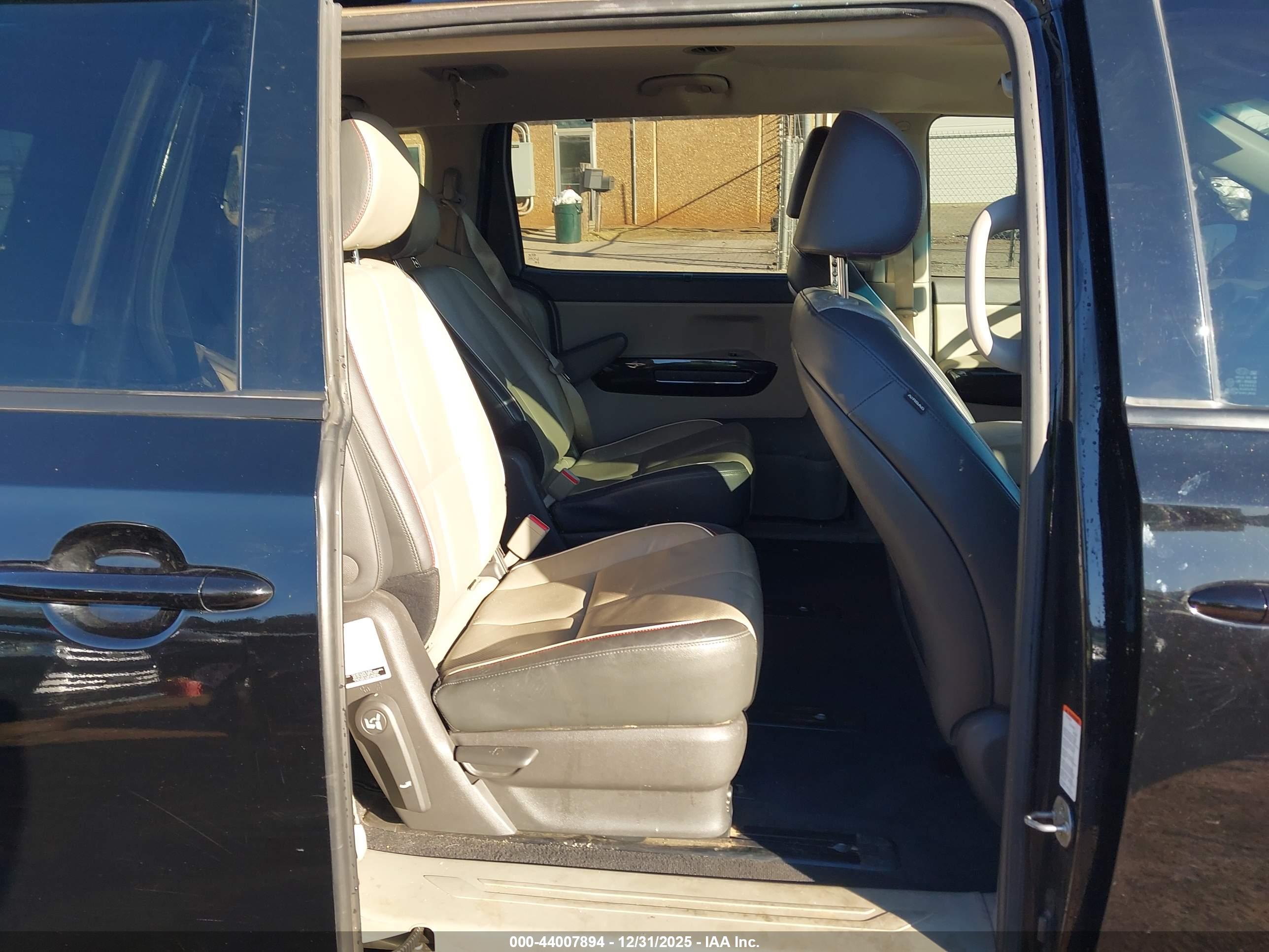 KIA SEDONA image 8