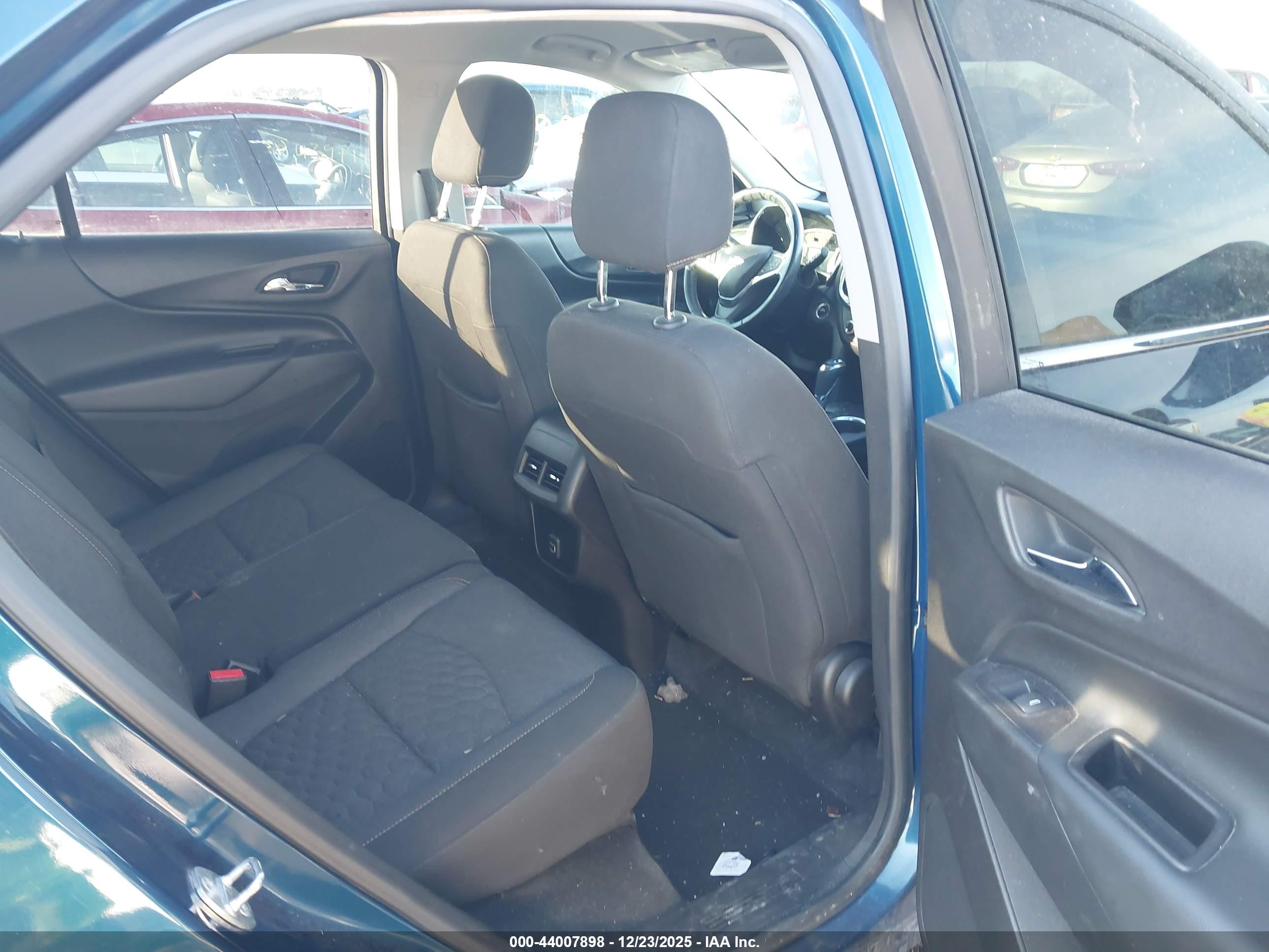 CHEVROLET EQUINOX image 8