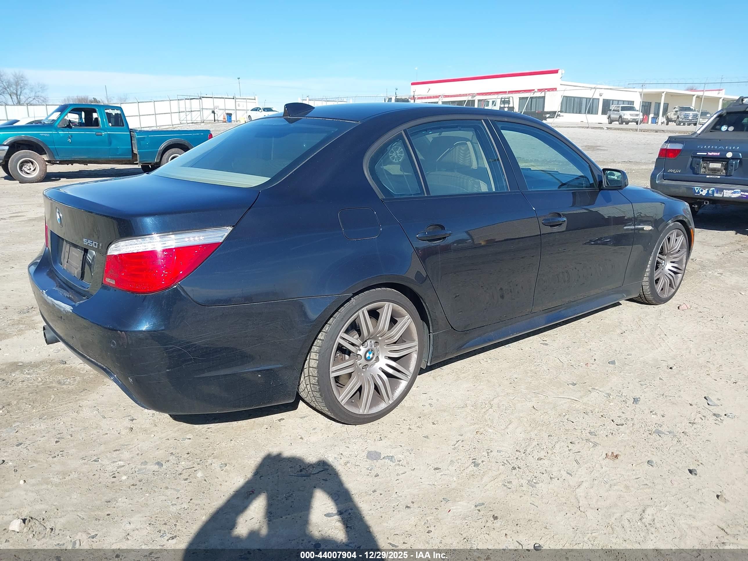 BMW 550I image 4