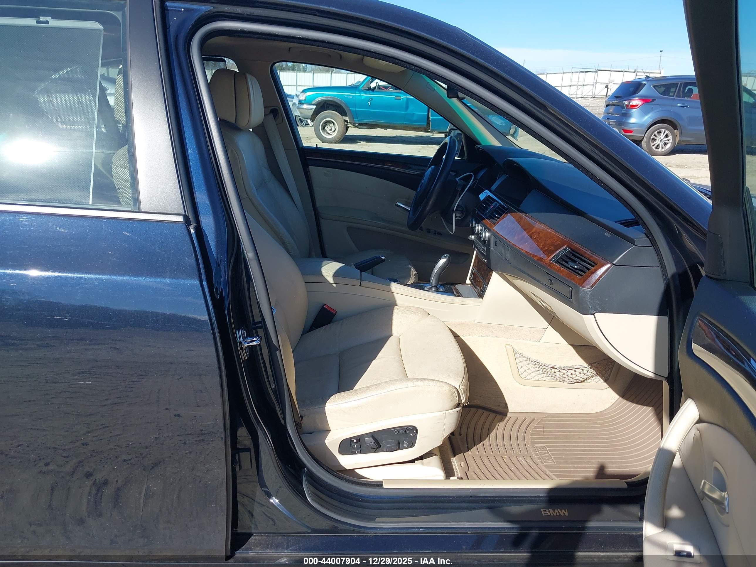 BMW 550I image 5