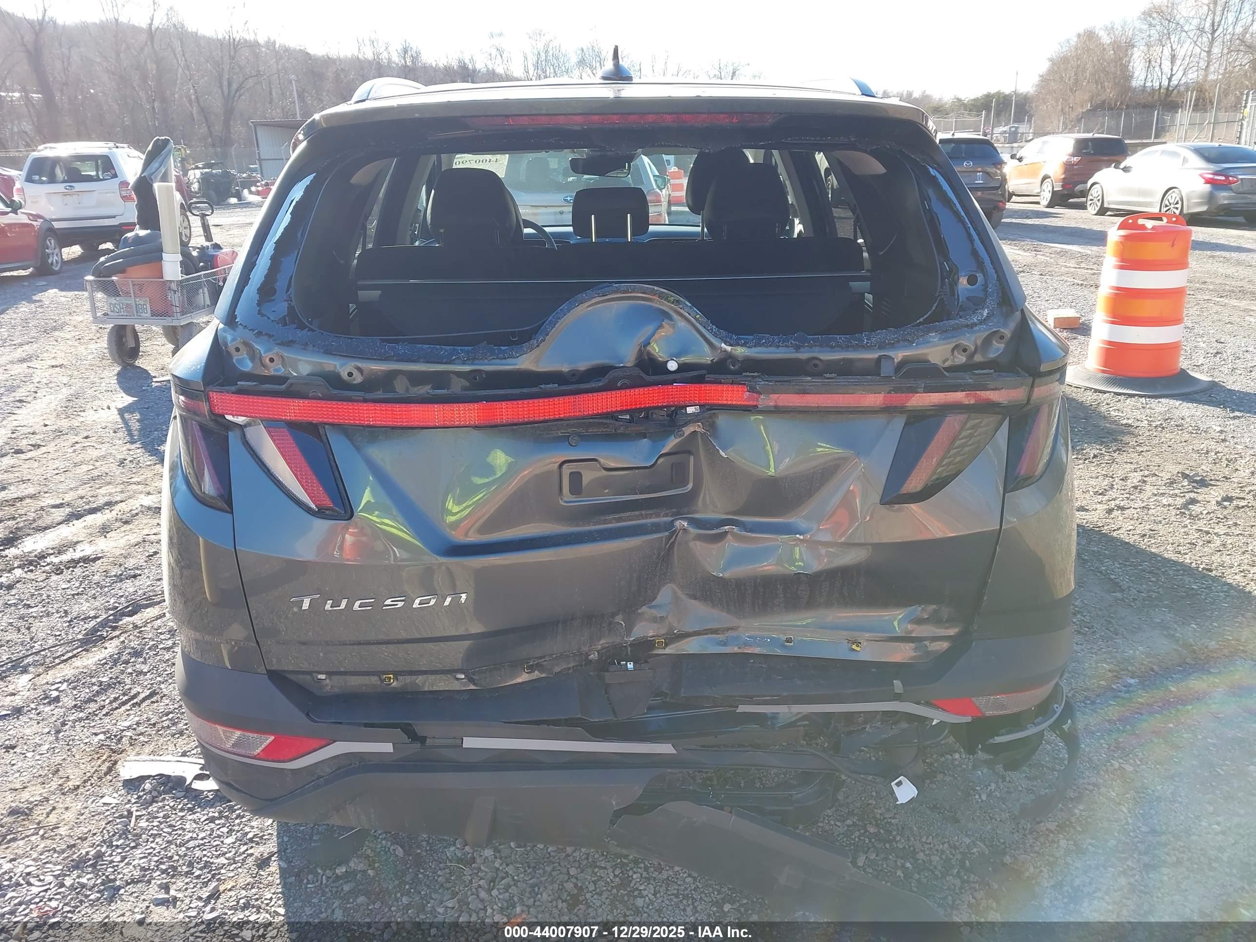 HYUNDAI TUCSON image 6