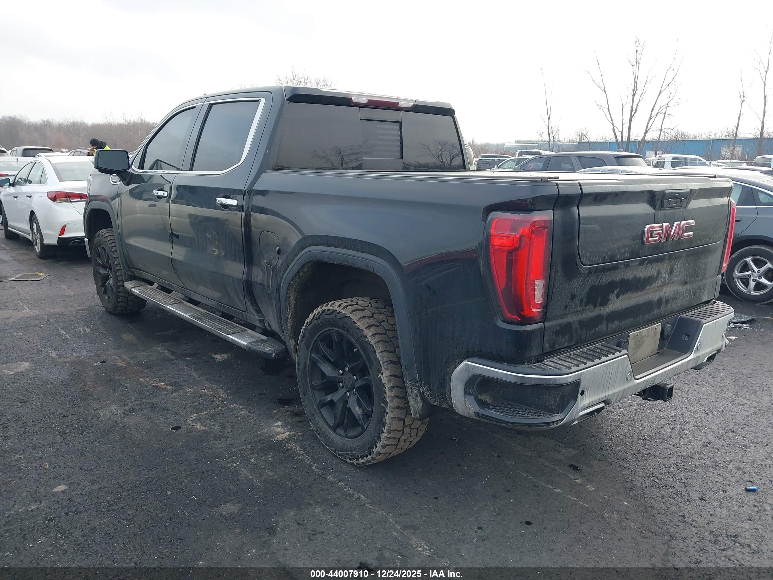 GMC SIERRA image 3