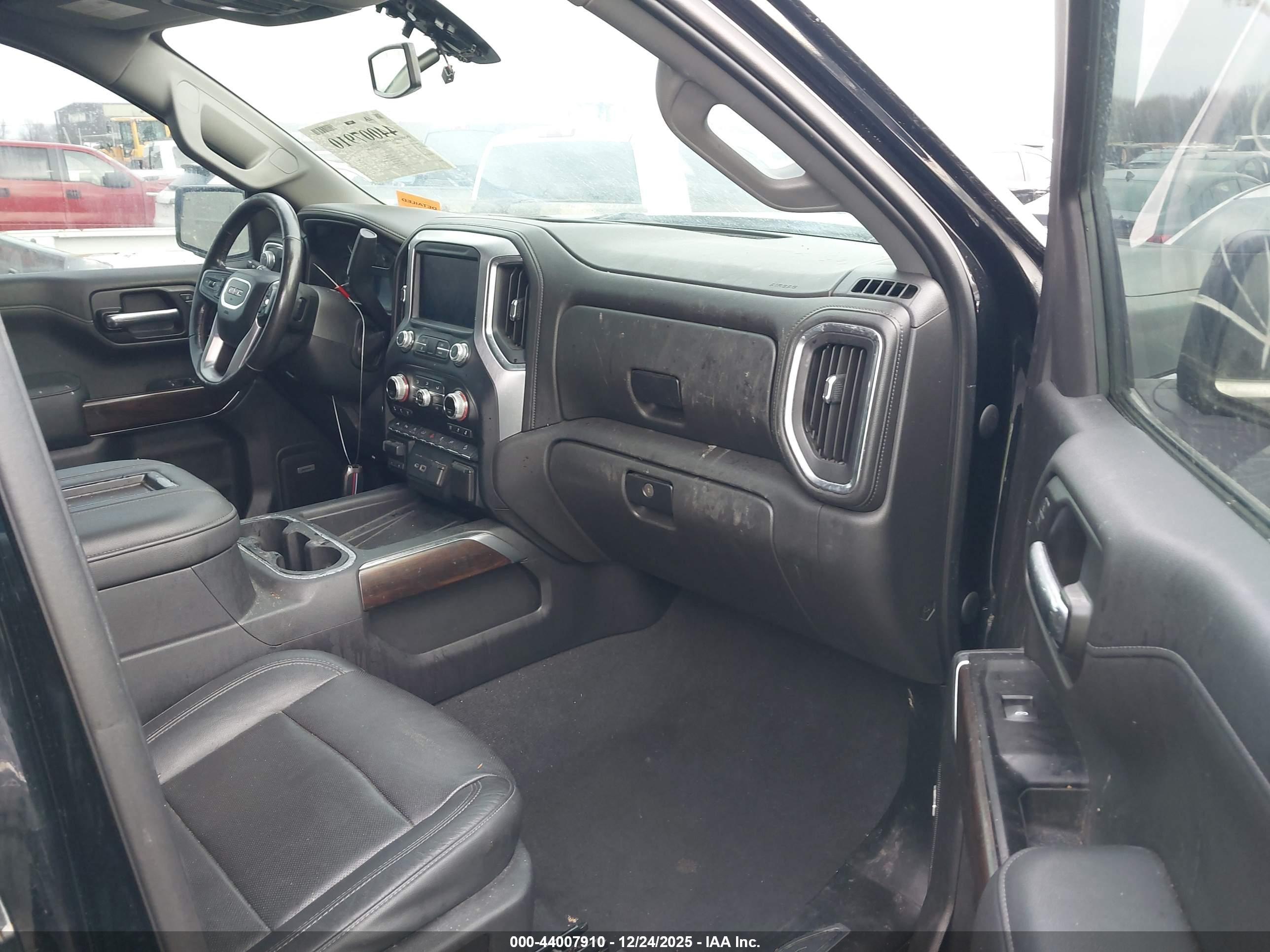 GMC SIERRA image 5