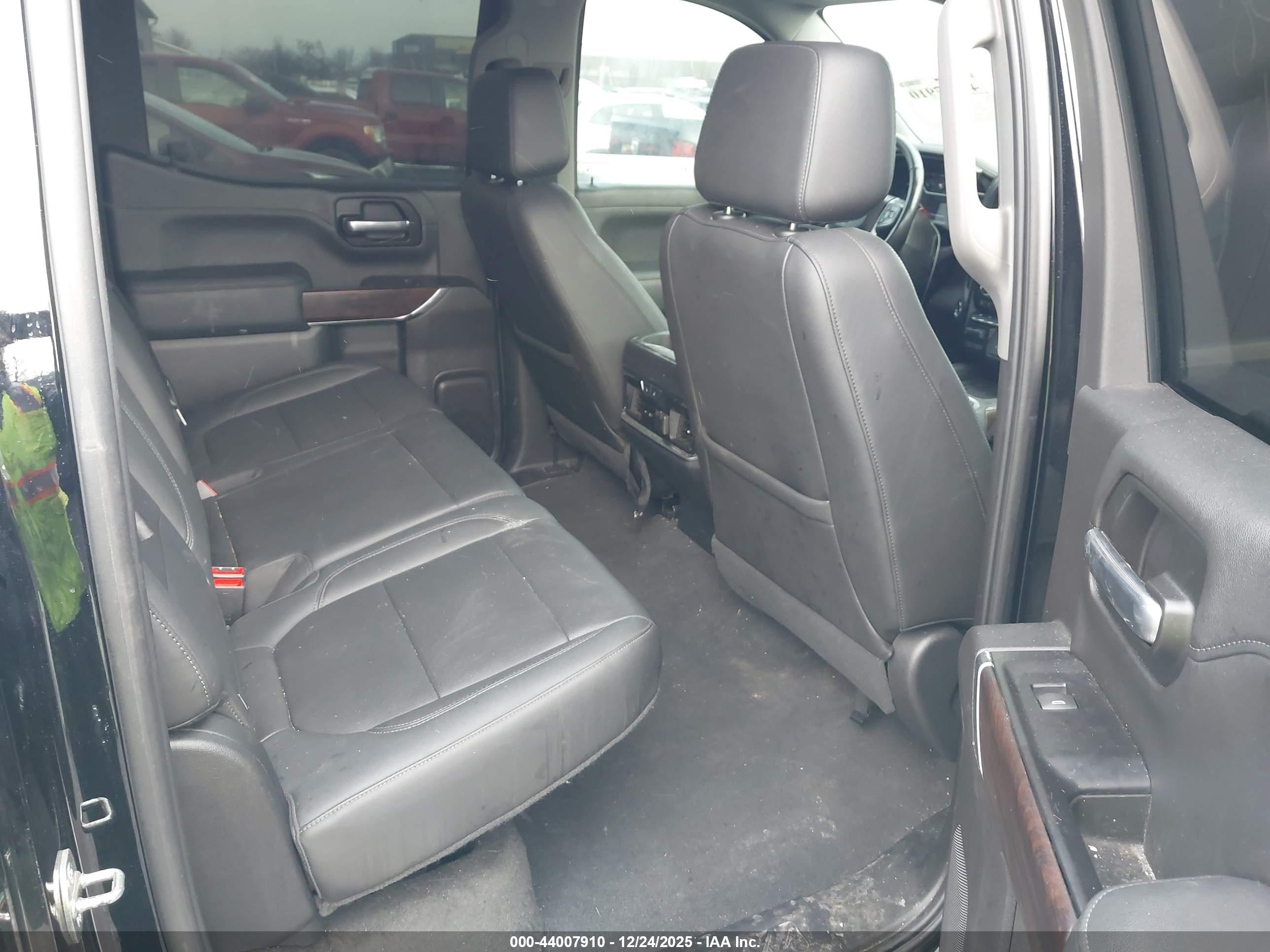 GMC SIERRA image 8