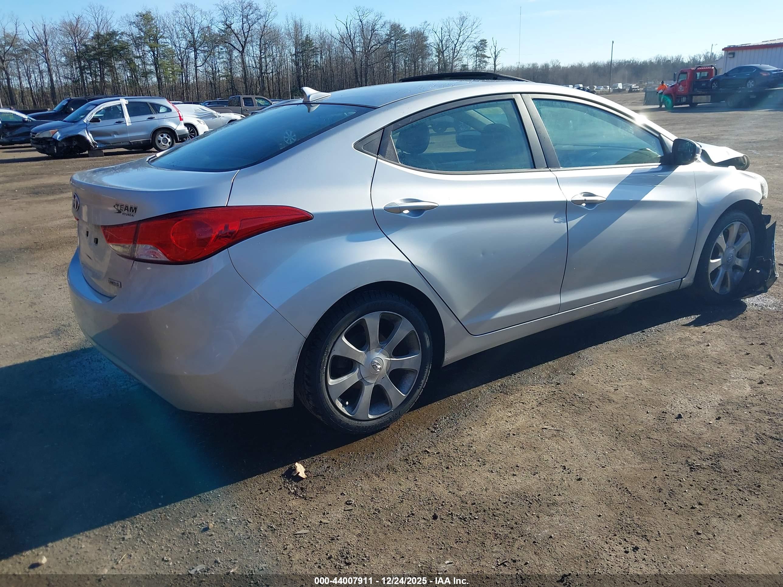 HYUNDAI ELANTRA image 4