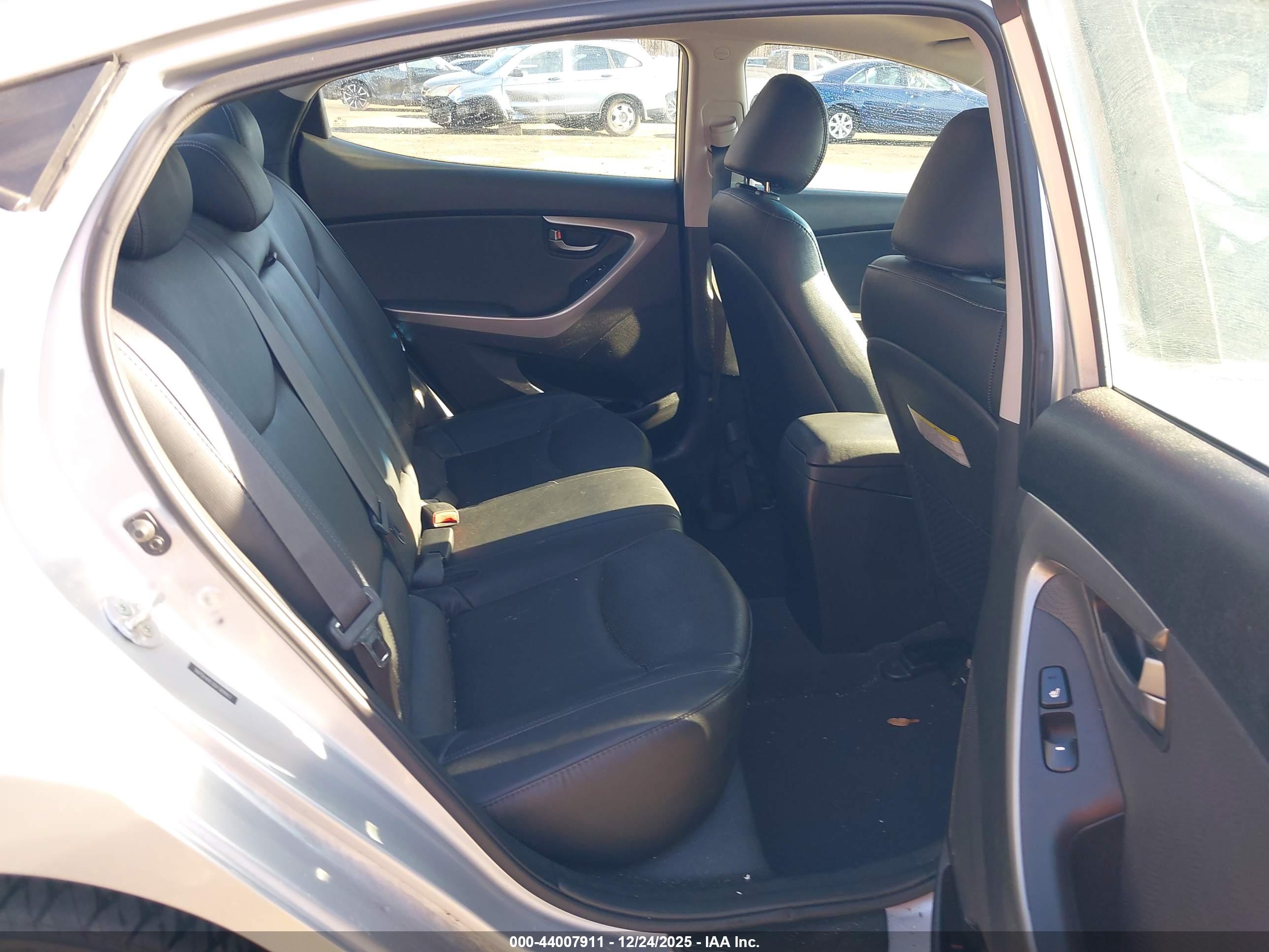 HYUNDAI ELANTRA image 8